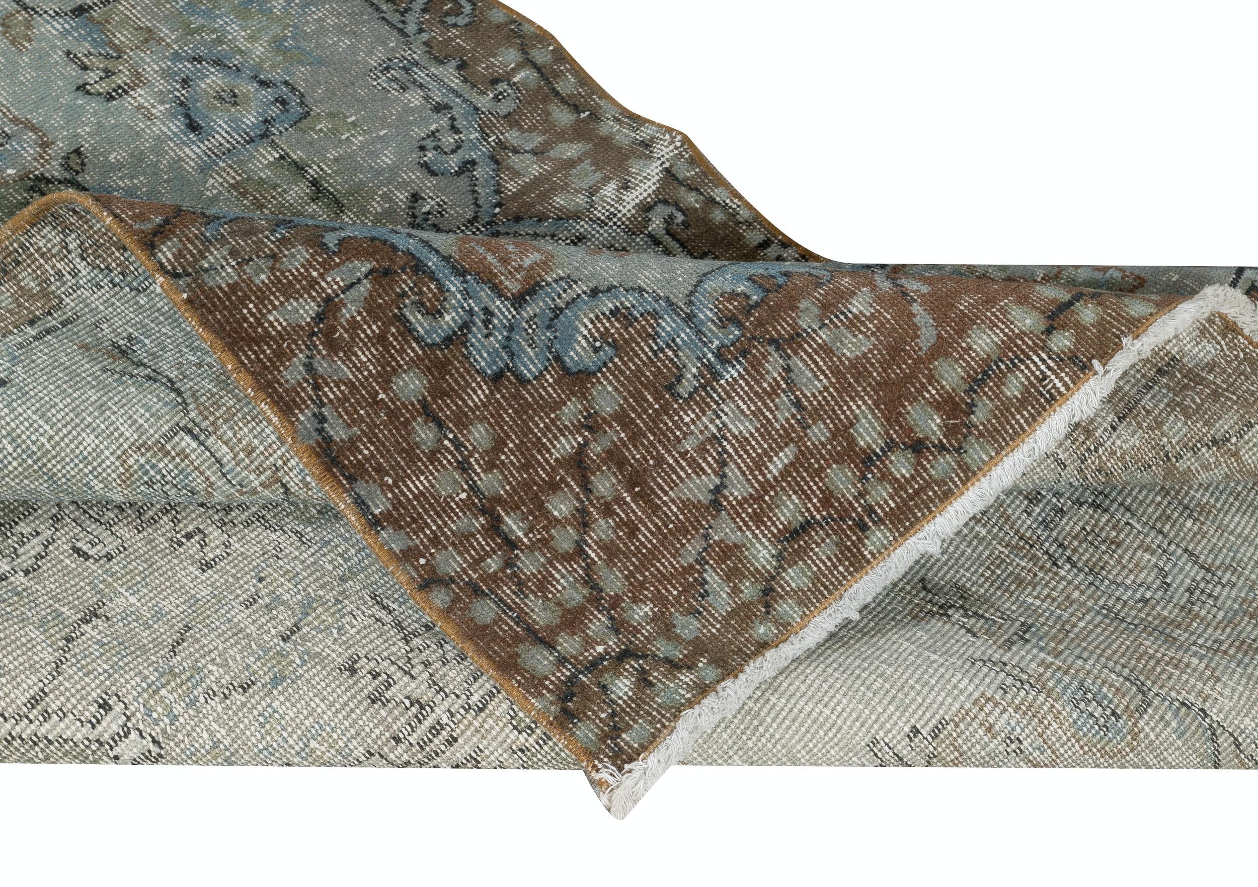 Moderno Tappeto di area moderna 4x7.5 Ft di colore blu con design a medaglione, fatto a mano in Turchia in vendita