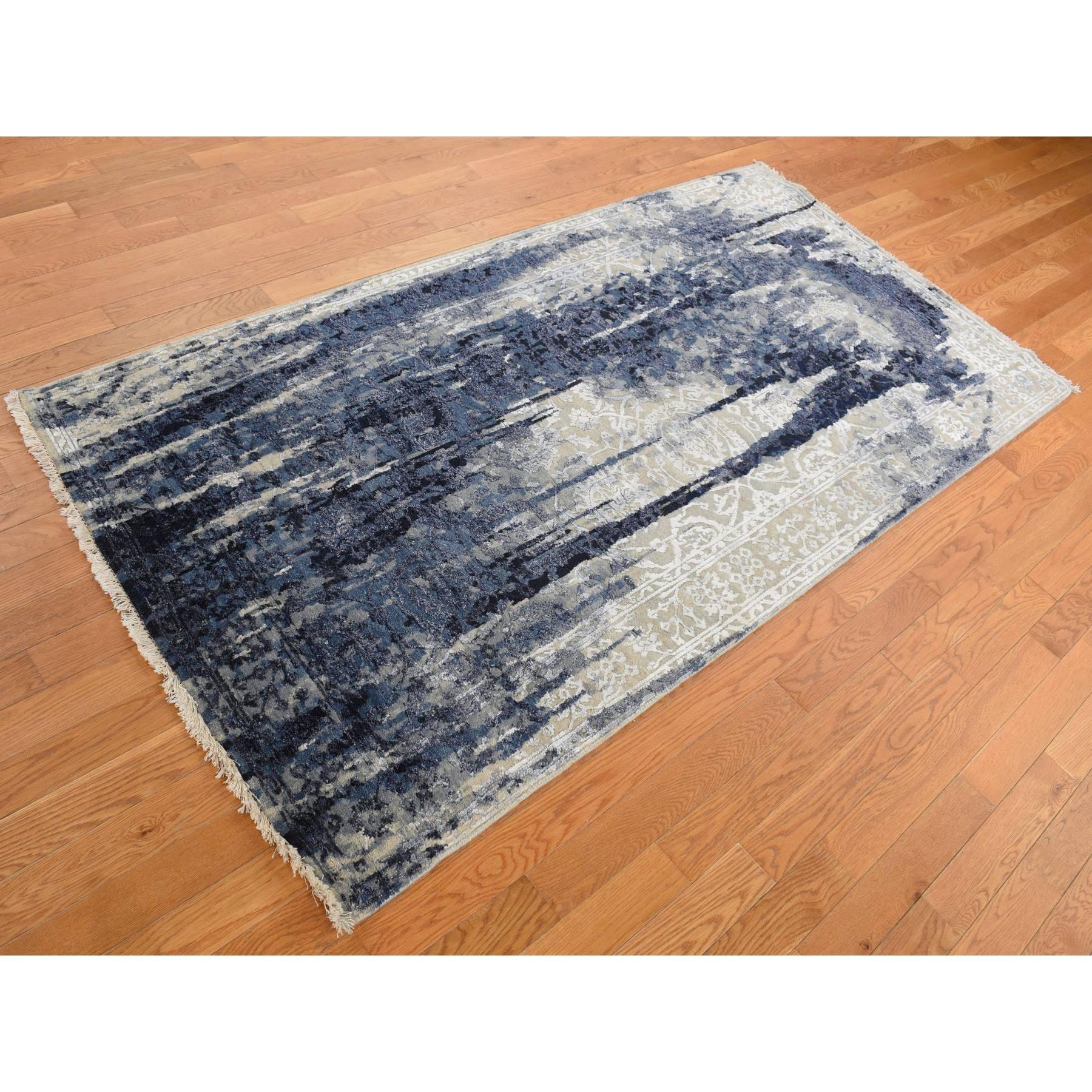 Moderno Tappeto 4'x8' Blu-Grigio Shibori Design Tone On Tone Lana e Seta Annodato a Mano in vendita
