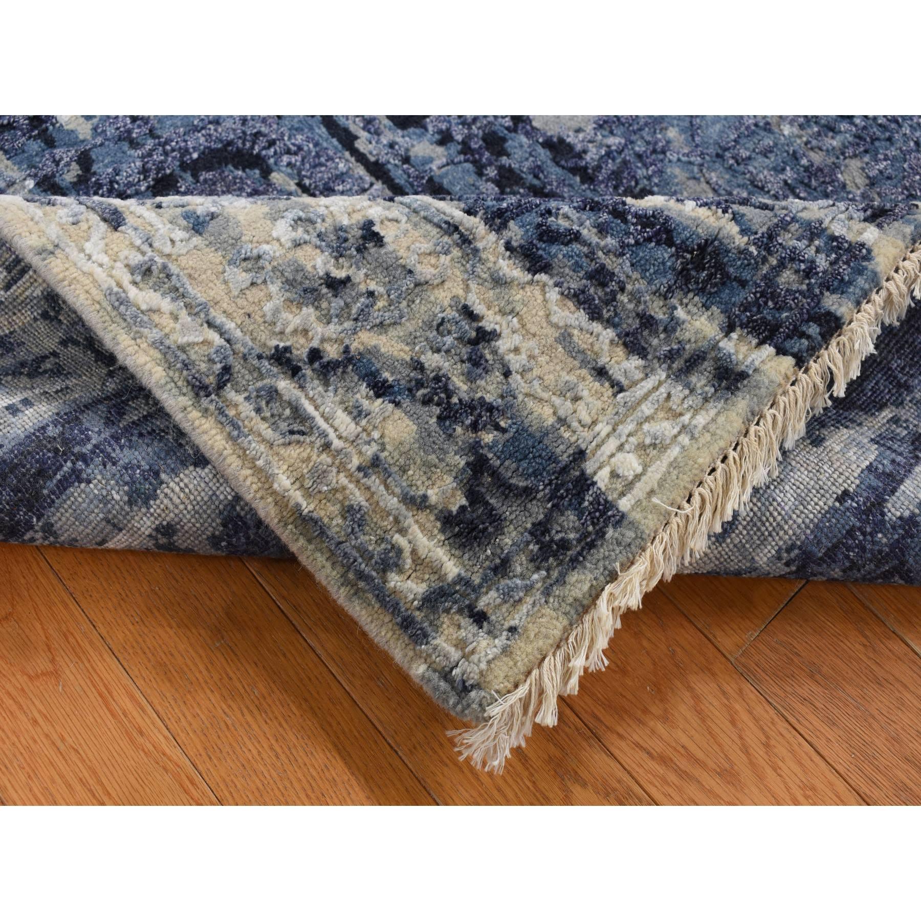 Annodato a mano Tappeto 4'x8' Blu-Grigio Shibori Design Tone On Tone Lana e Seta Annodato a Mano in vendita