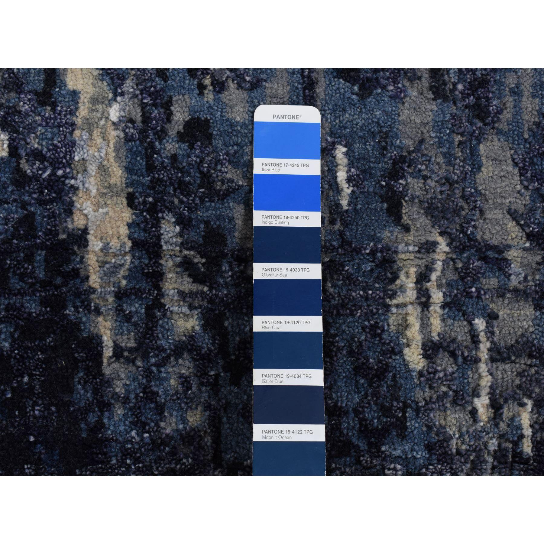 Tappeto 4'x8' Blu-Grigio Shibori Design Tone On Tone Lana e Seta Annodato a Mano In condizioni Nuovo in vendita a Carlstadt, NJ