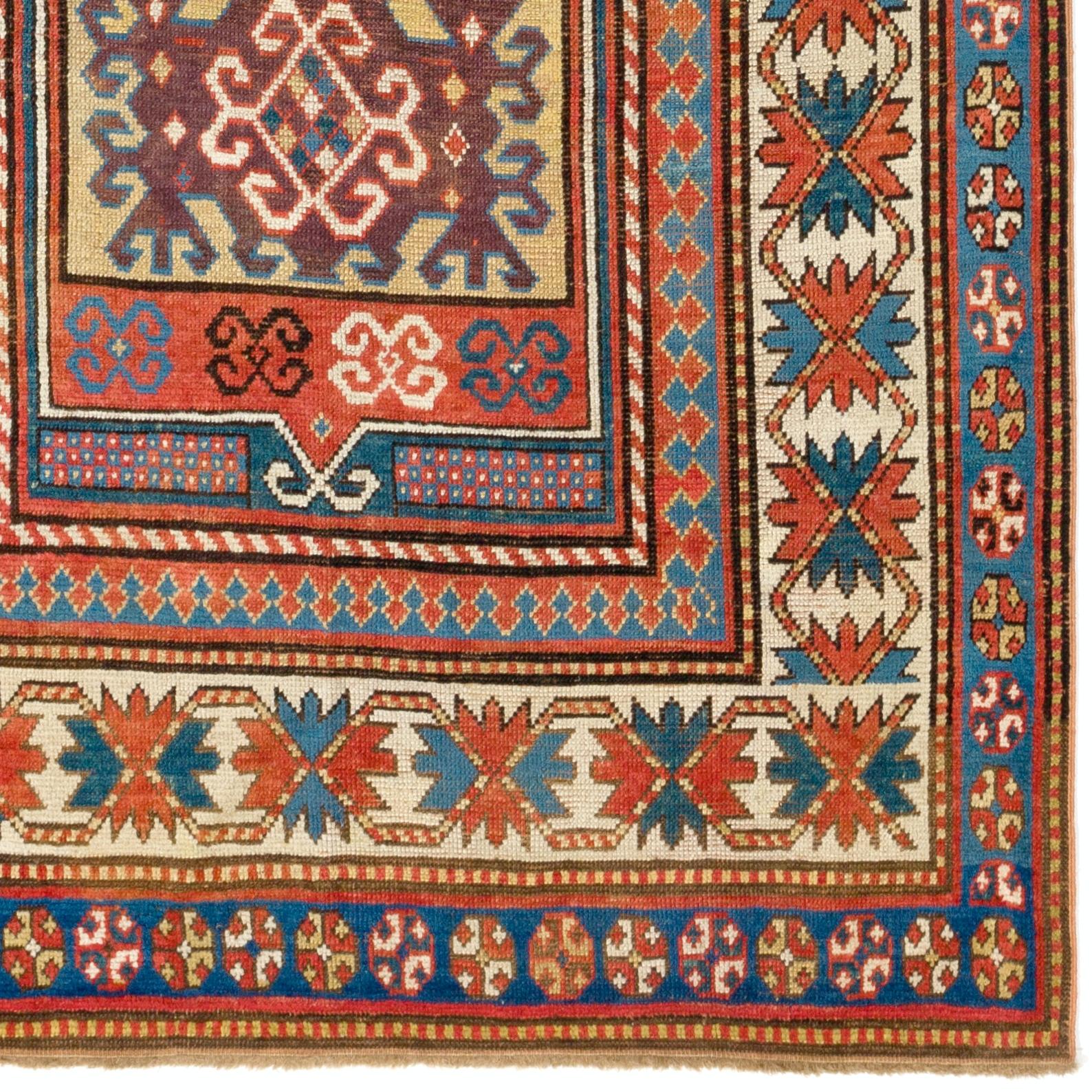 Antiker kaukasischer Kazak-Teppich mit 4x8 Fuß, Südkaukasus, um 1875 (Kaukasisch) im Angebot