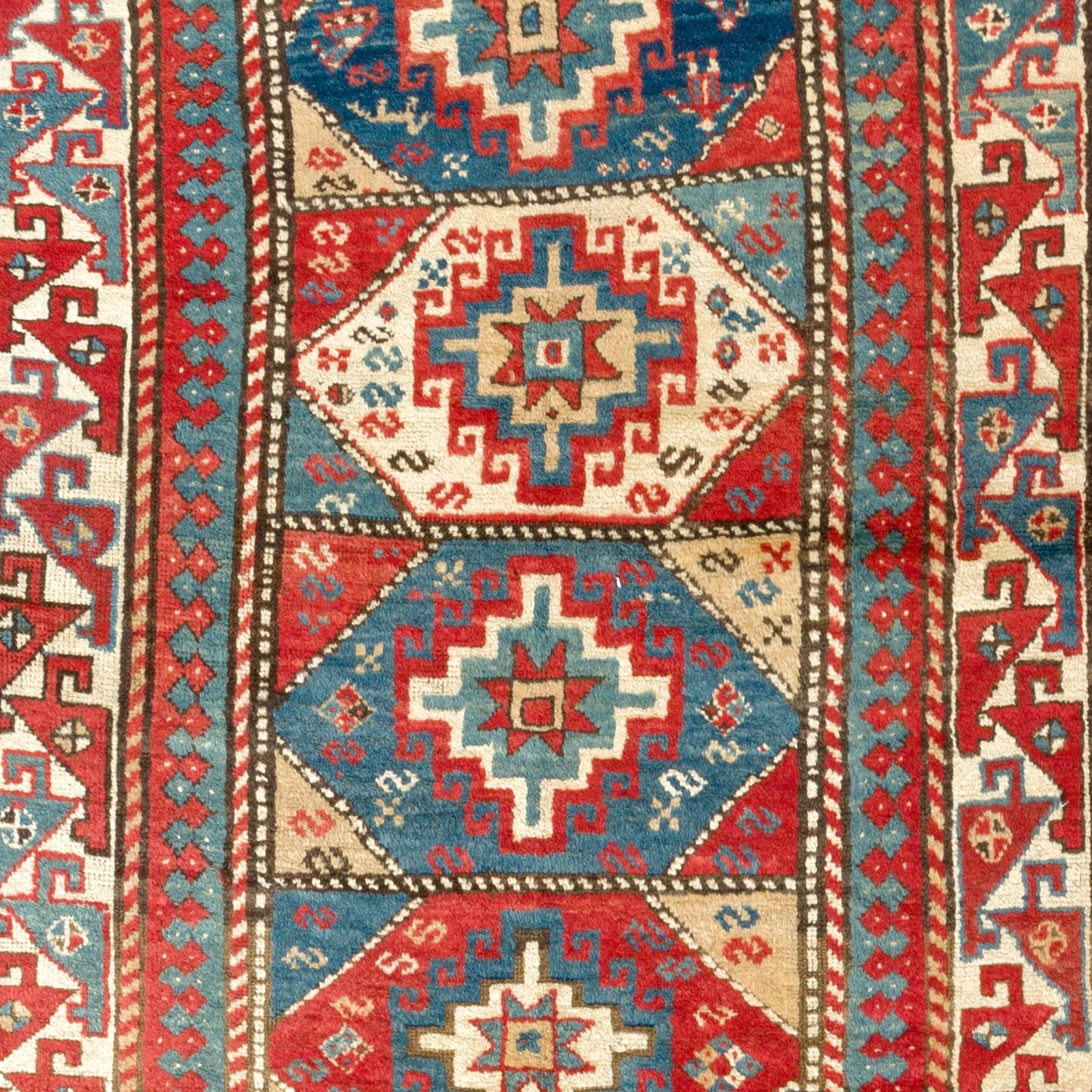 Antiker kaukasischer Moghan-Kaukasischer Teppich mit 4x8 Fuß, um 1870 (Kasachisch) im Angebot