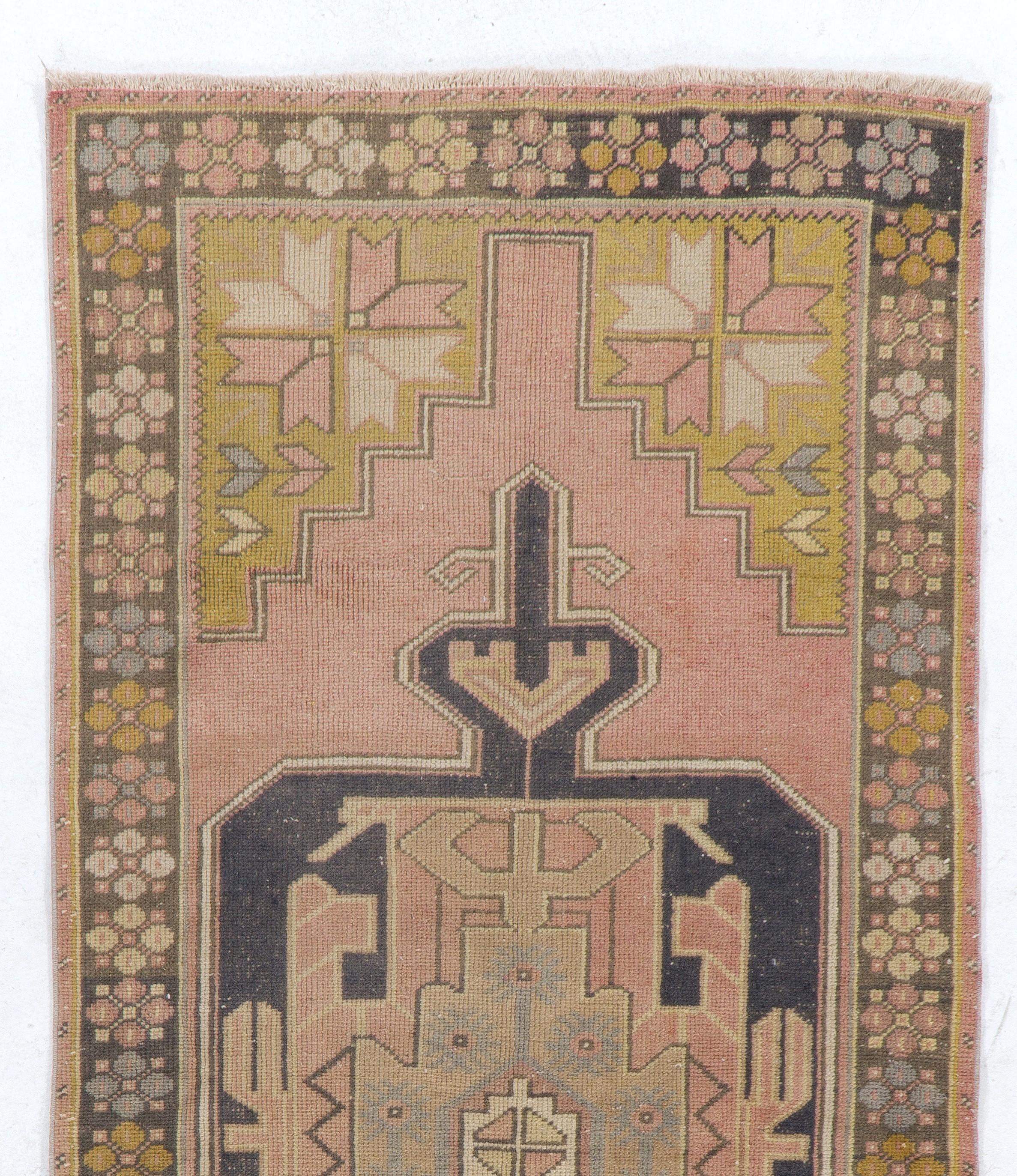 A finely hand knotted vintage Central Anatolian rug with a Classic garden design with flowers, spandrels, blossoms, leaves and branches.

Wool pile on a tightly woven strong cotton foundation, very good condition.

It has been washed professionally
