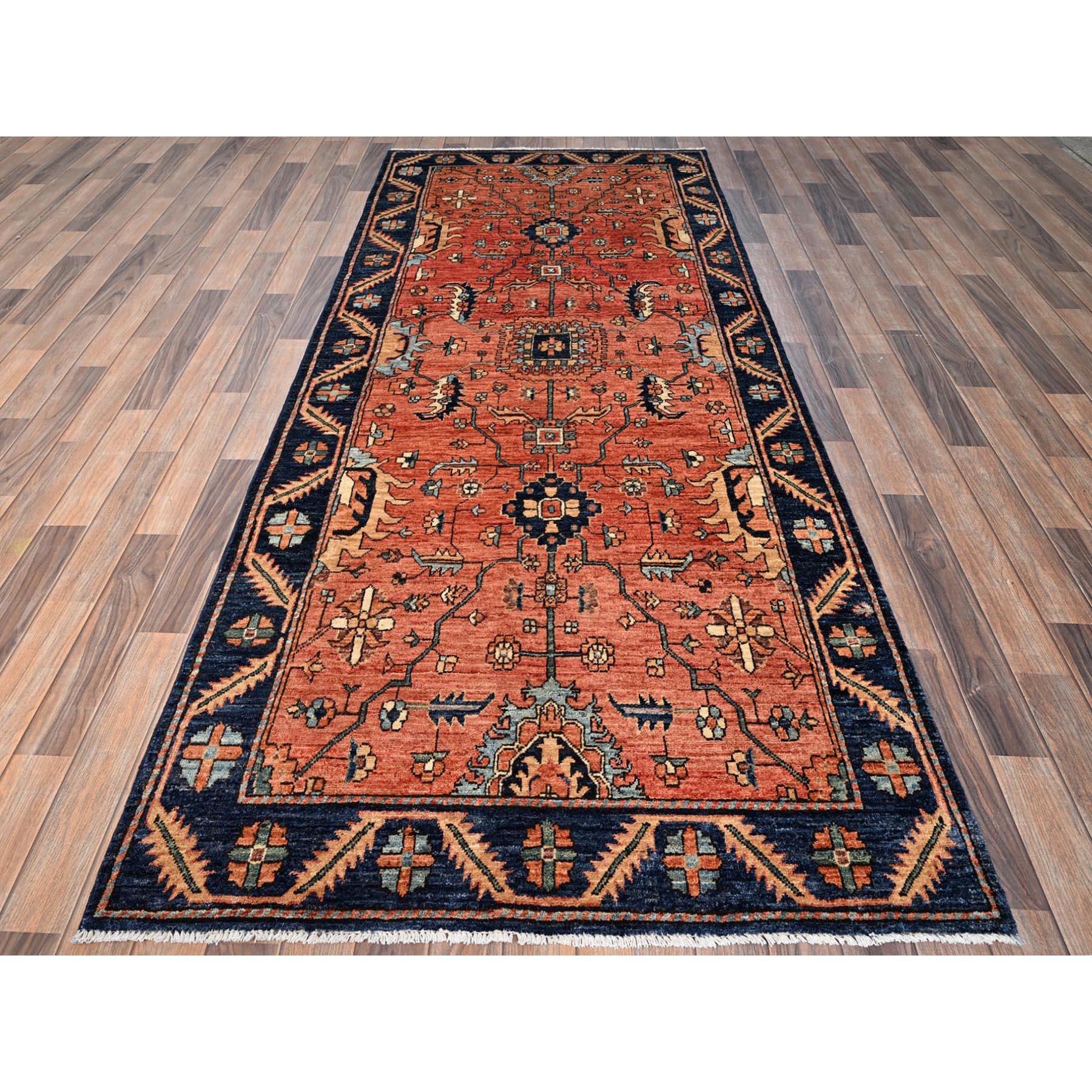 Rojo óxido, anudada a mano, diseño integral Heriz, grado Aryana, tintes vegetales, lana de alta montaña, pelo suave, tejido denso, alfombra ancha, alfombra oriental
Materiales primarios: Lana
Látex: Sin pelo 
altura: 0,25 Pulgadas
Estilo: