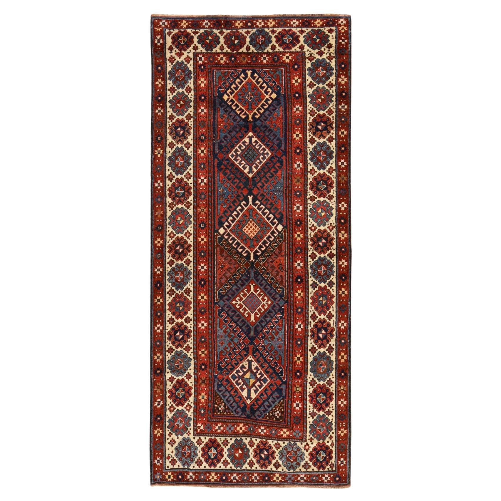 4'x9'4" Rouge Antique Géométrique Caucasien Kazak Tapis de course en laine nouée à la main en vente