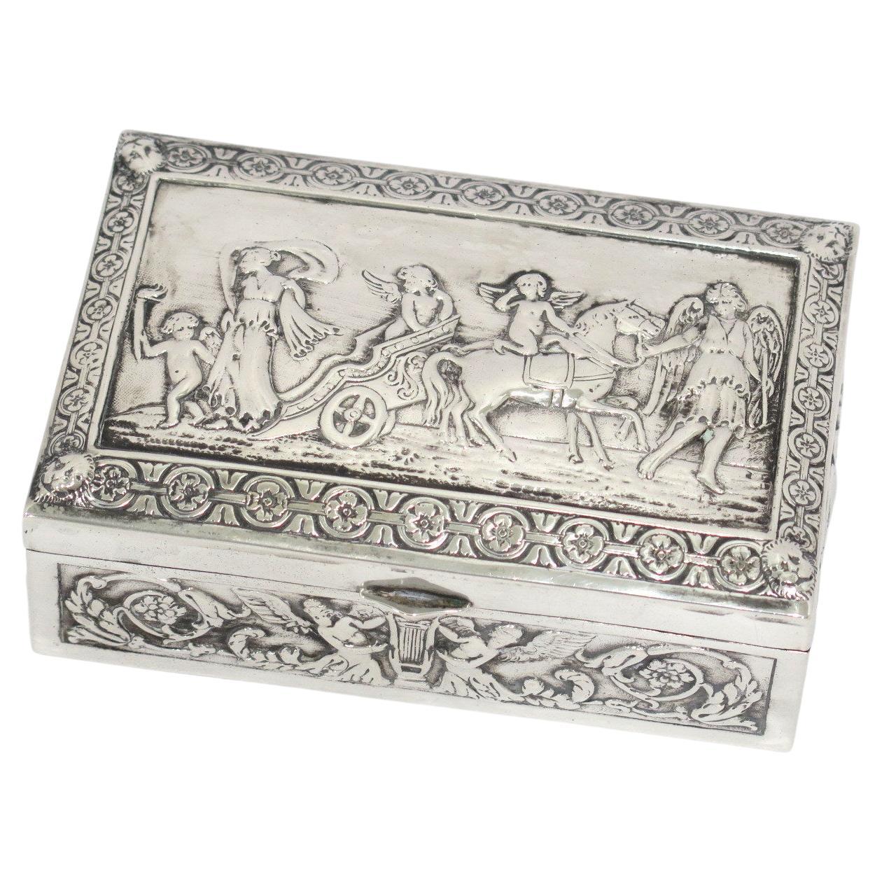 Boîte à chariot Hanau allemande d'antiquités avec intérieur en argent doré et chérubins en vente