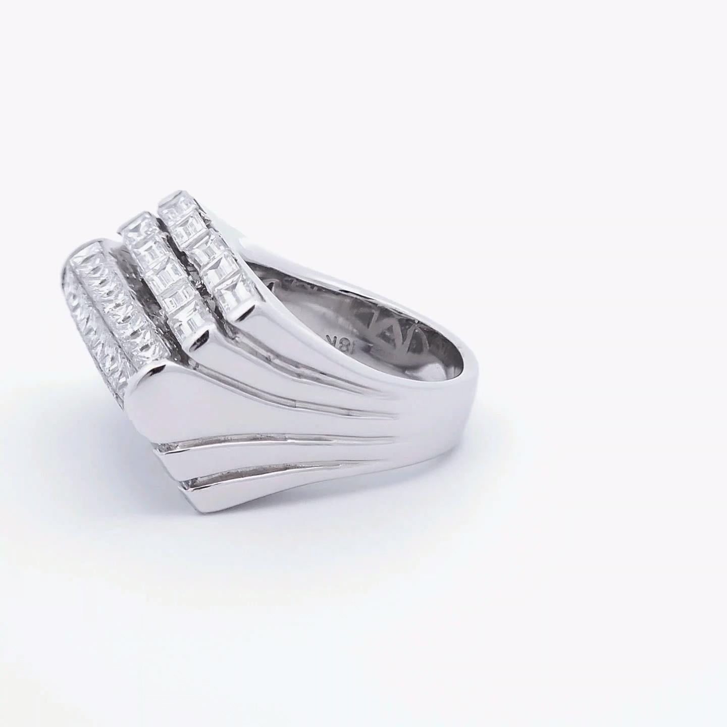 5 3/4 Karat Designer Damenring aus 18K Weißgold (Baguetteschliff) im Angebot