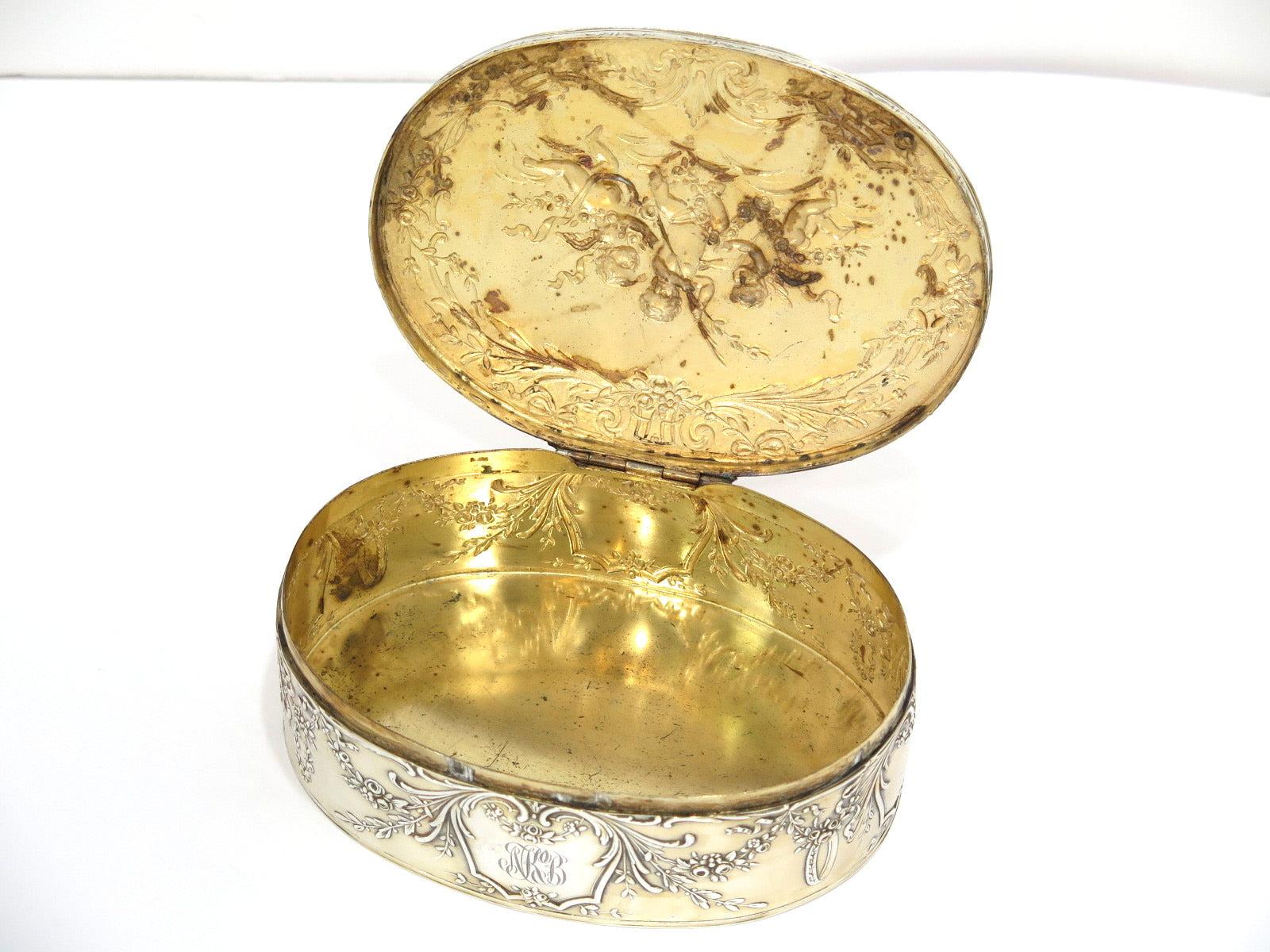 Boîte vintage allemande en argent sterling doré à trois chérubins et guirlandes florales Bon état - En vente à Brooklyn, NY