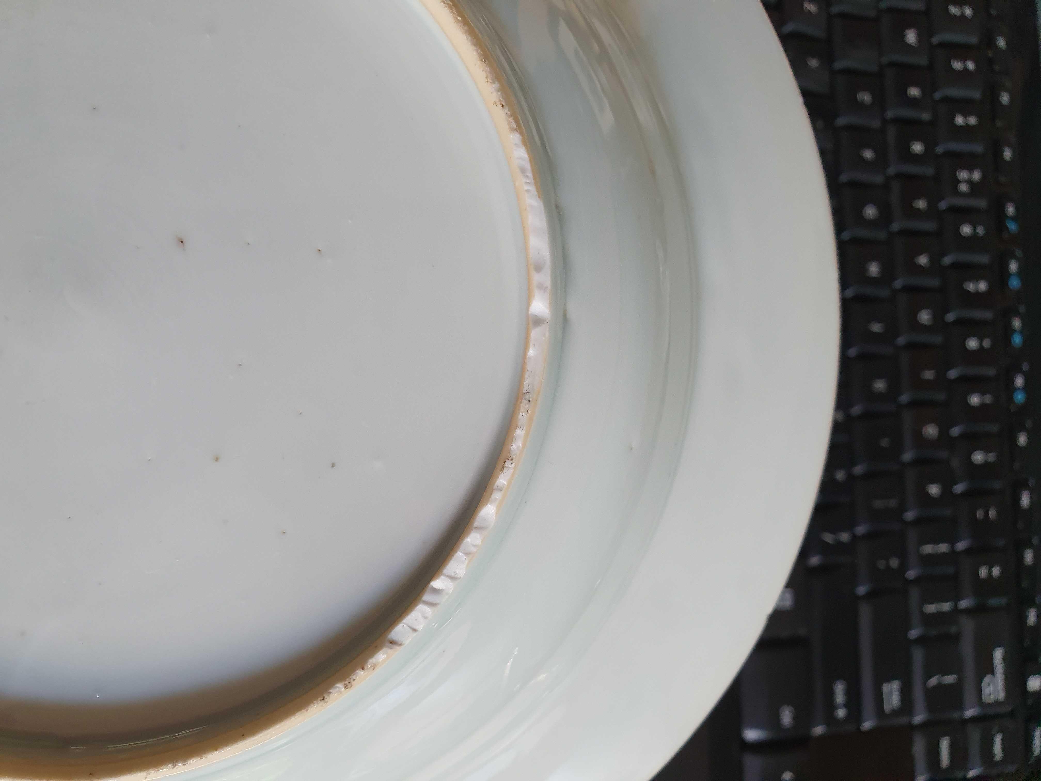 Assiettes plates anciennes en porcelaine chinoise bleue et blanche de la période Kangxi du 18e siècle n° 5 État moyen - En vente à Amsterdam, Noord Holland