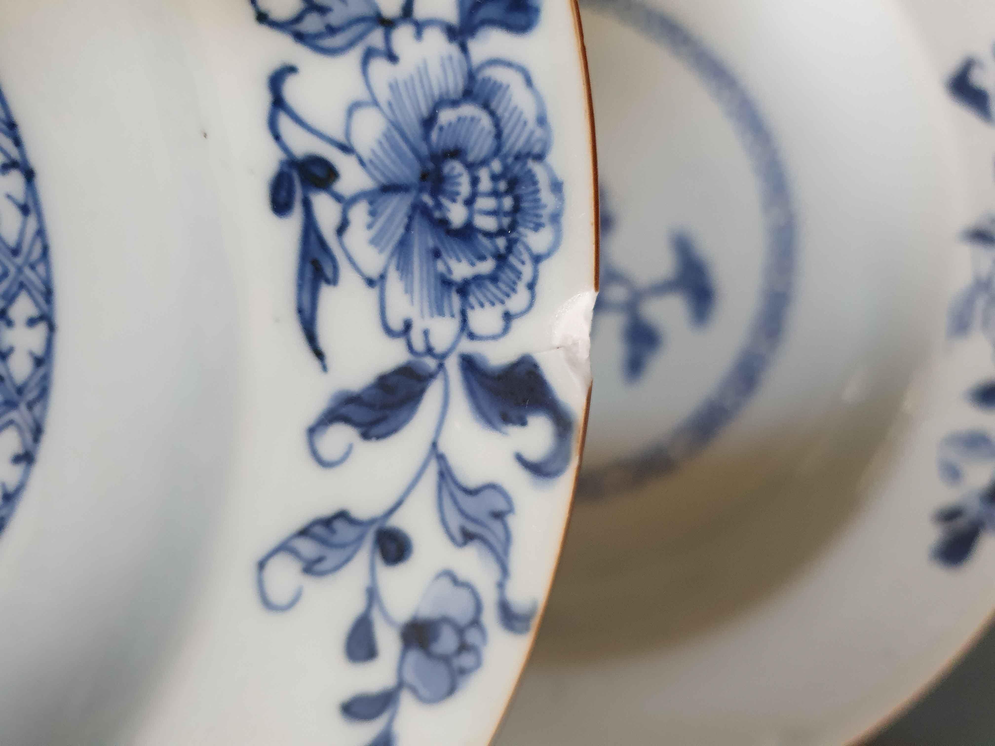#5 Antique Chinese Porcelain 18th C Kangxi Period Blue White Dinner Plates In Fair Condition For Sale In Amsterdam, Noord Holland