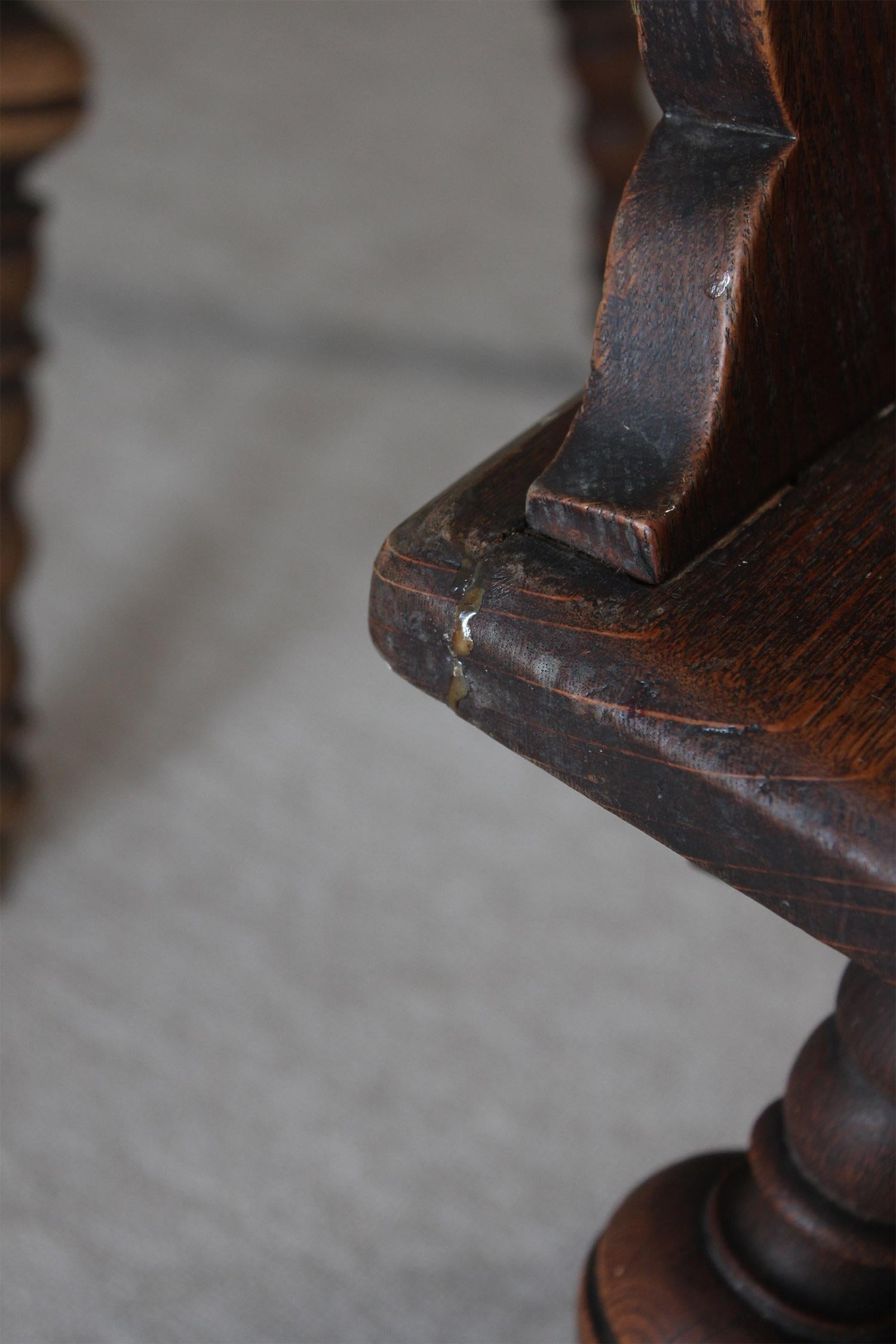 5 chaises de fermes primitives allemandes anciennes en bois Stabelle sculptée avec dossier et pieds en vente 8
