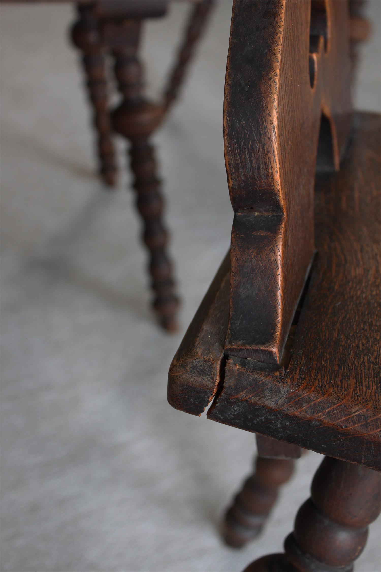 5 chaises de fermes primitives allemandes anciennes en bois Stabelle sculptée avec dossier et pieds en vente 10