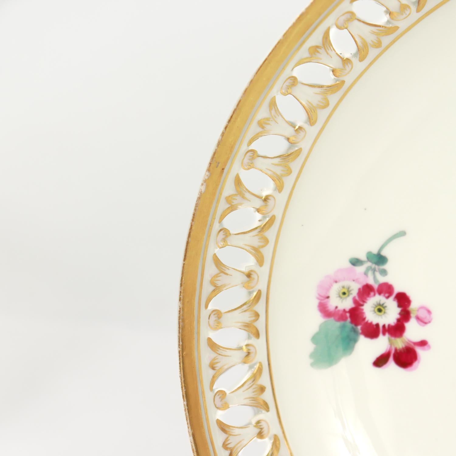 5 Antique Meissen Porcelain Neoclassical Reticulated Bowls with Deutsche Blumen For Sale 5