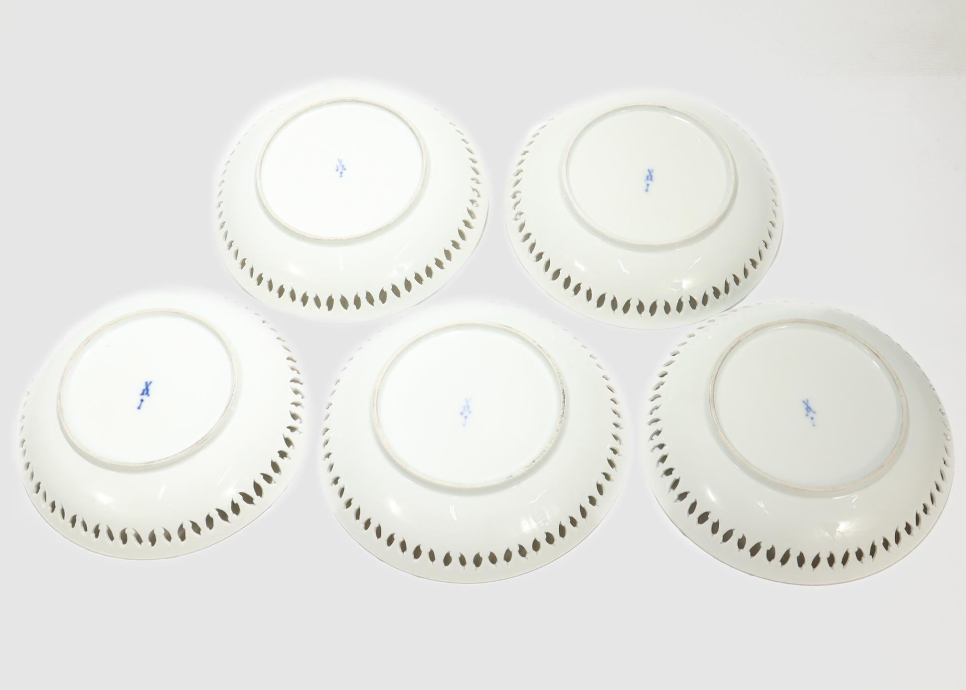 5 Antique Meissen Porcelain Neoclassical Reticulated Bowls with Deutsche Blumen For Sale 6