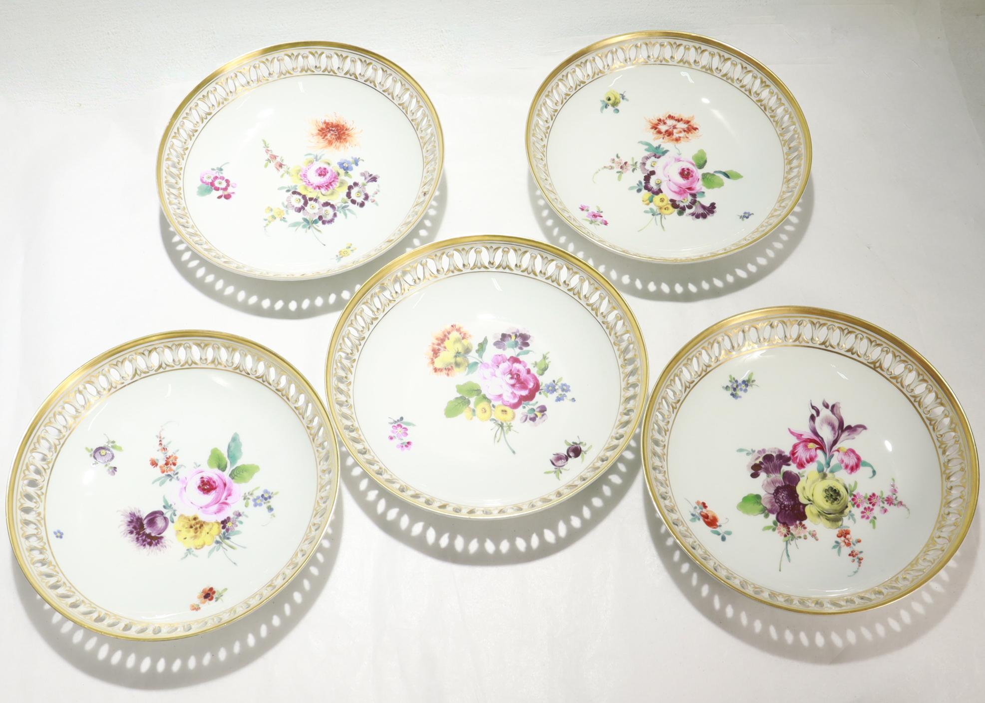 5 Antique Meissen Porcelain Neoclassical Reticulated Bowls with Deutsche Blumen For Sale 7