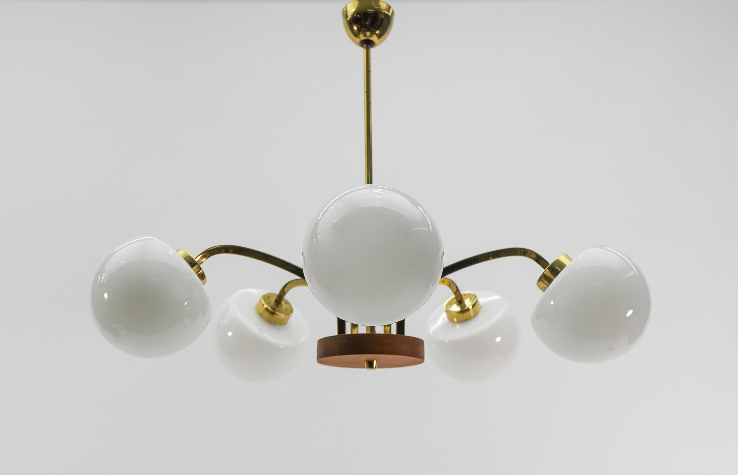 5-Arm Mid-Century Modern Orbit Lamp in Brass, Teak and Milk Glass, 1960s In Good Condition In Nürnberg, Bayern