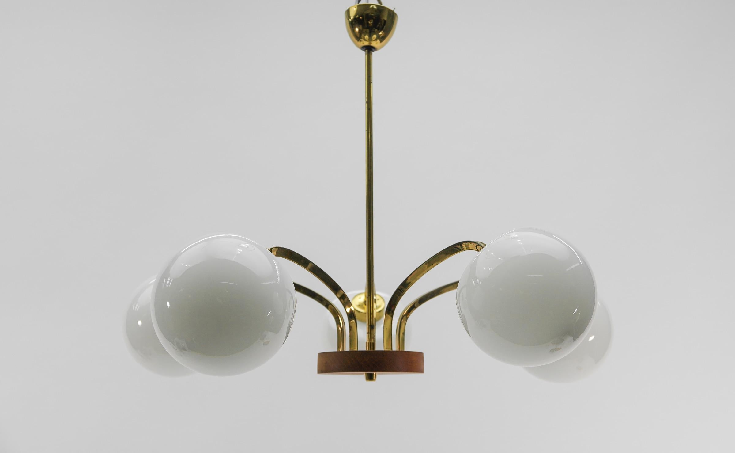Mid-20th Century 5-Arm Mid-Century Modern Orbit Lamp in Brass, Teak and Milk Glass, 1960s