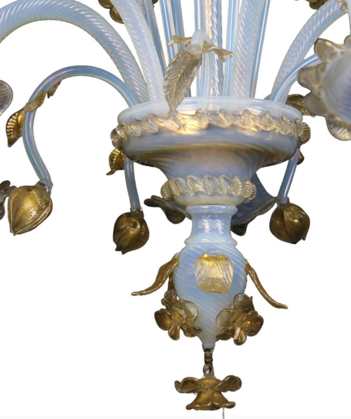 5 ARMS CHANDELIER
in Murano glass Venice Early 20th Century
with gold highlights, small breaks and missing parts
h 96 x 85 cm
good conditions