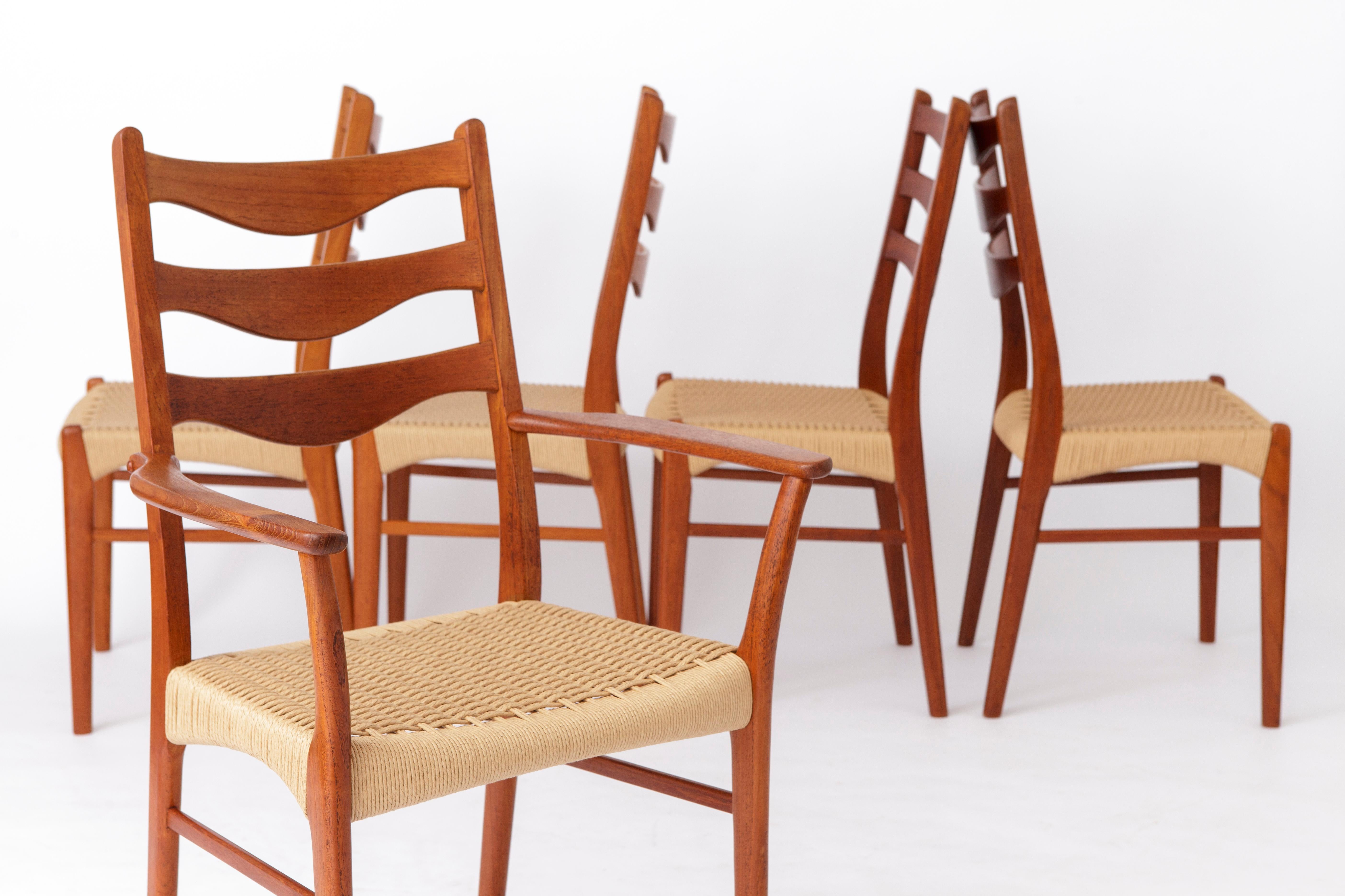 Set of 5 Danish dining chairs designed by Arne Wahl Iversen, Denmark. 
Manufactured by Glyngøre Stolefabrik in the 1960s-1970s. 
Model GS91. Displayed price is for a set of 5 chairs. 

Good vintage condition. Sturdy teak chair frames were