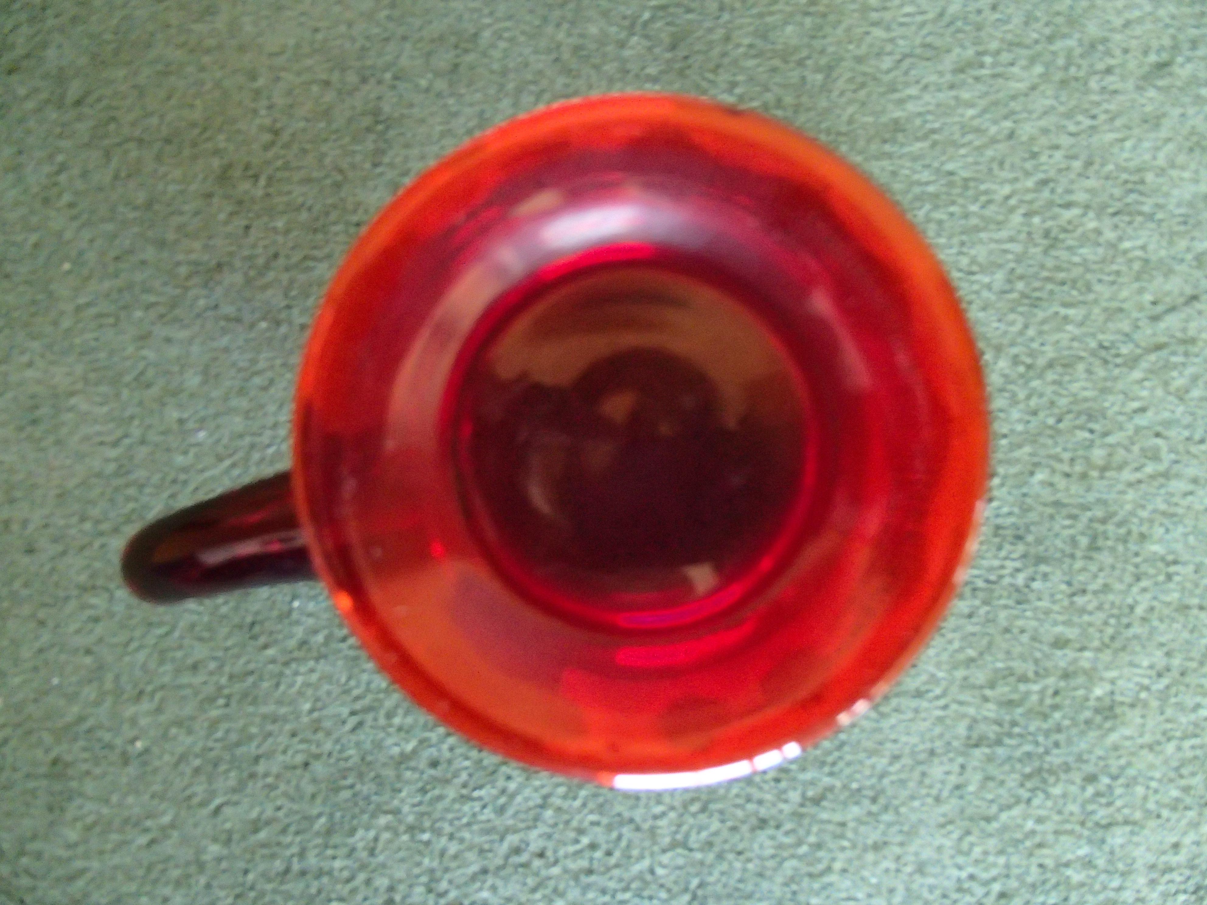Français 5 verres à thé Art Nouveau avec base rouge et support gravé en vente