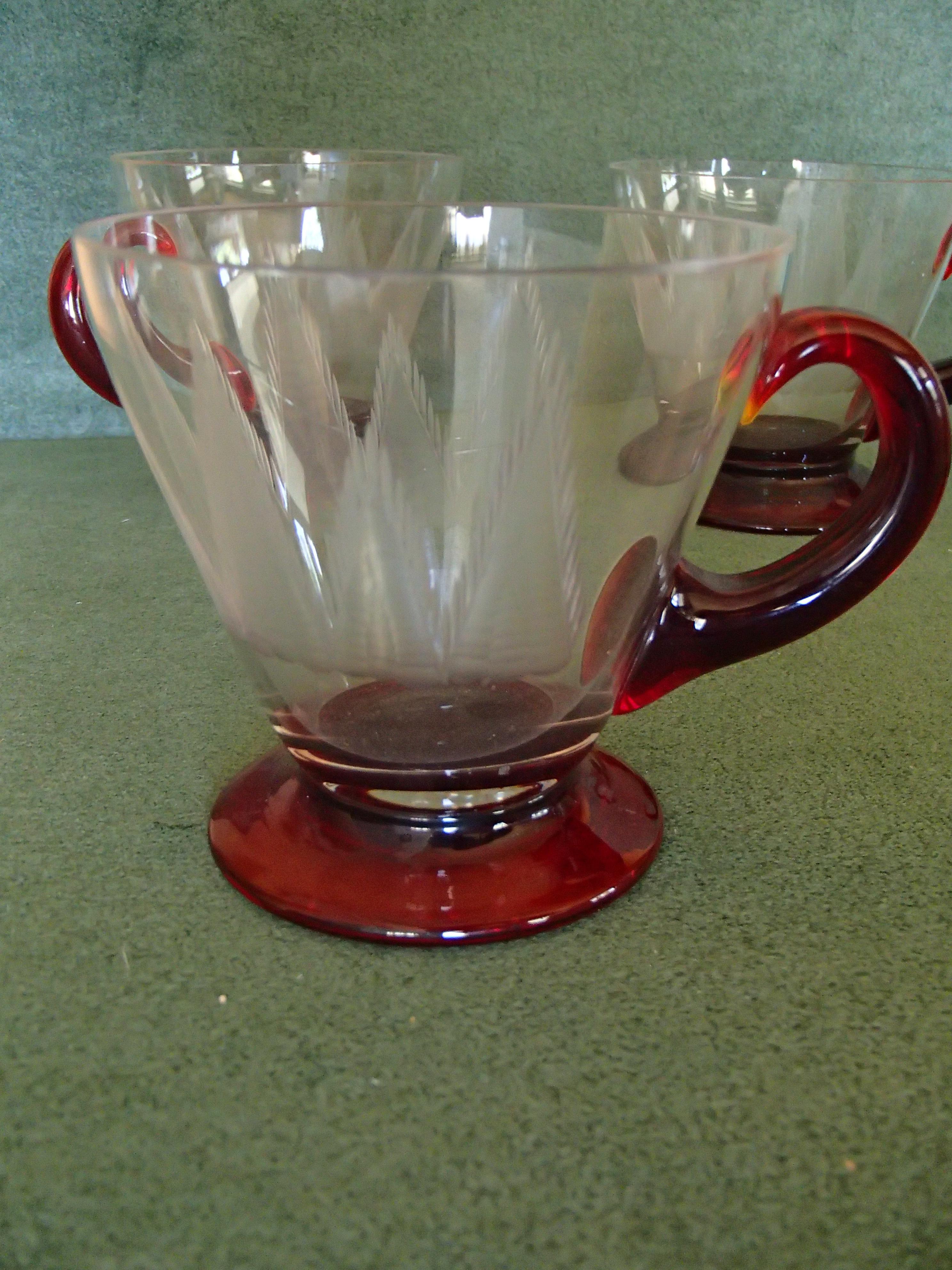 5 Art Nouveau Tea Glasses with Red Base and Holder Engraved In Good Condition For Sale In Weiningen, CH