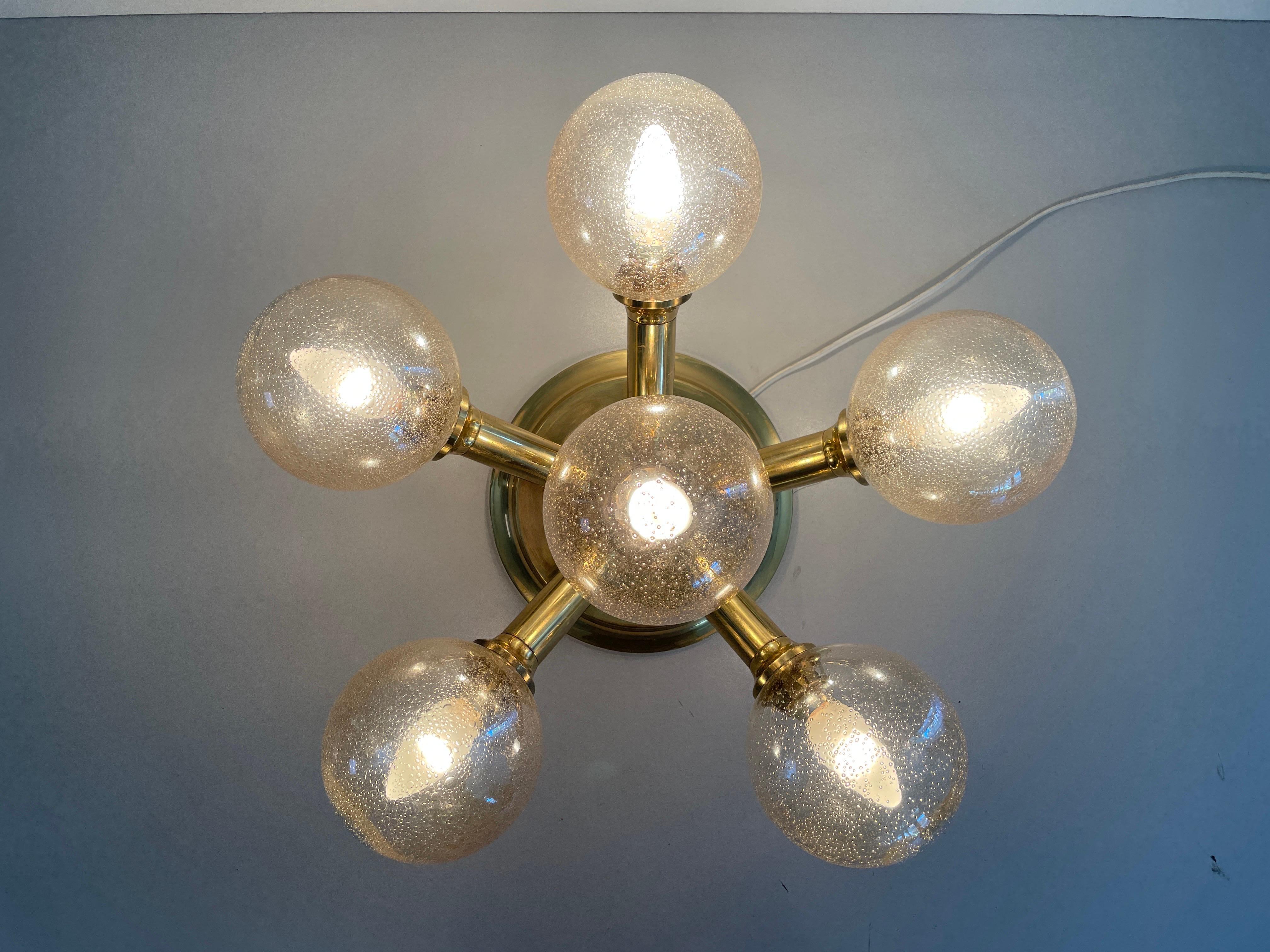 Lampada Atomic Flush Mount a 5 sfere con corpo in vetro e ottone, anni '60, Germania in vendita 7