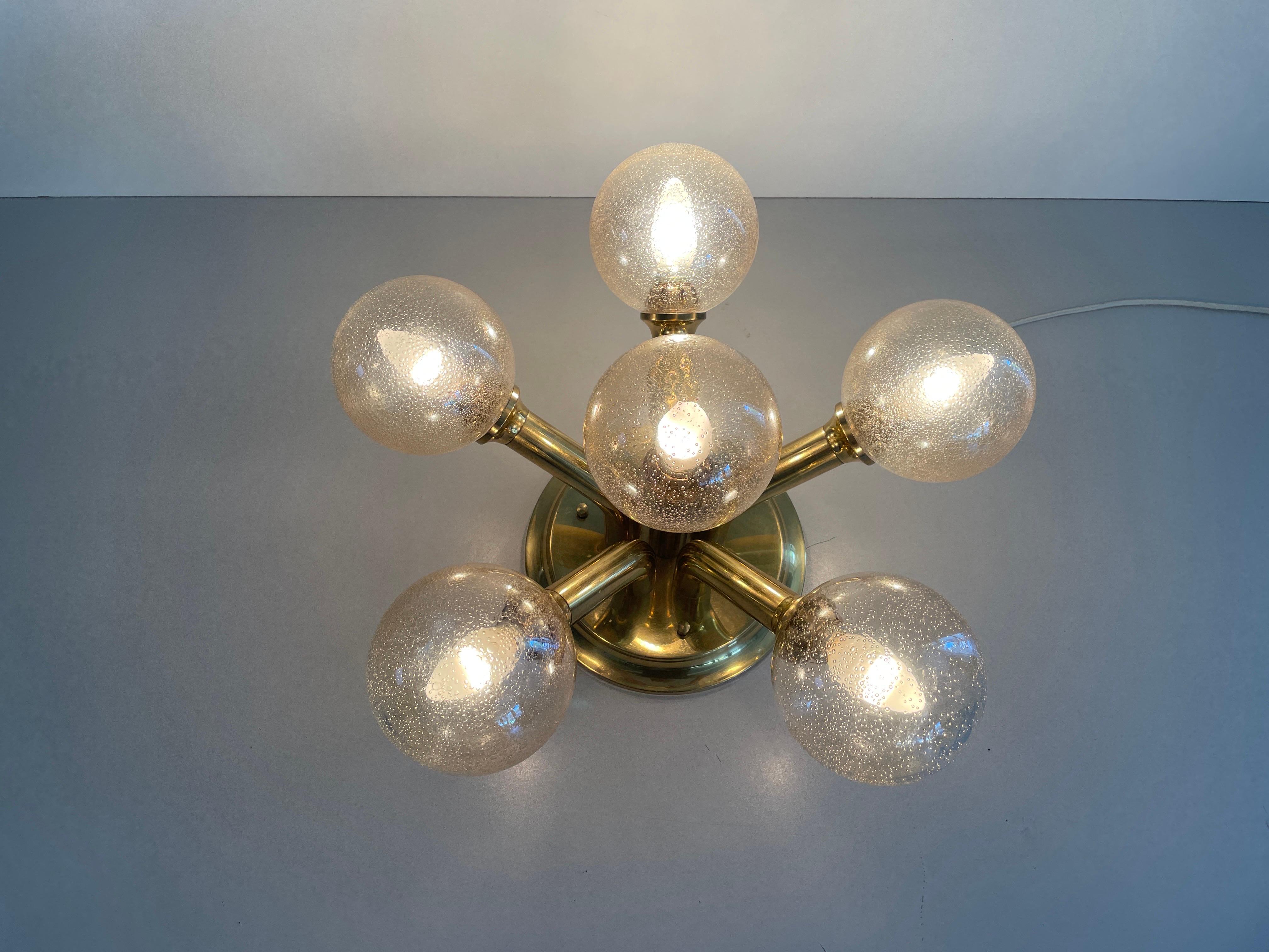 Lampada Atomic Flush Mount a 5 sfere con corpo in vetro e ottone, anni '60, Germania in vendita 11