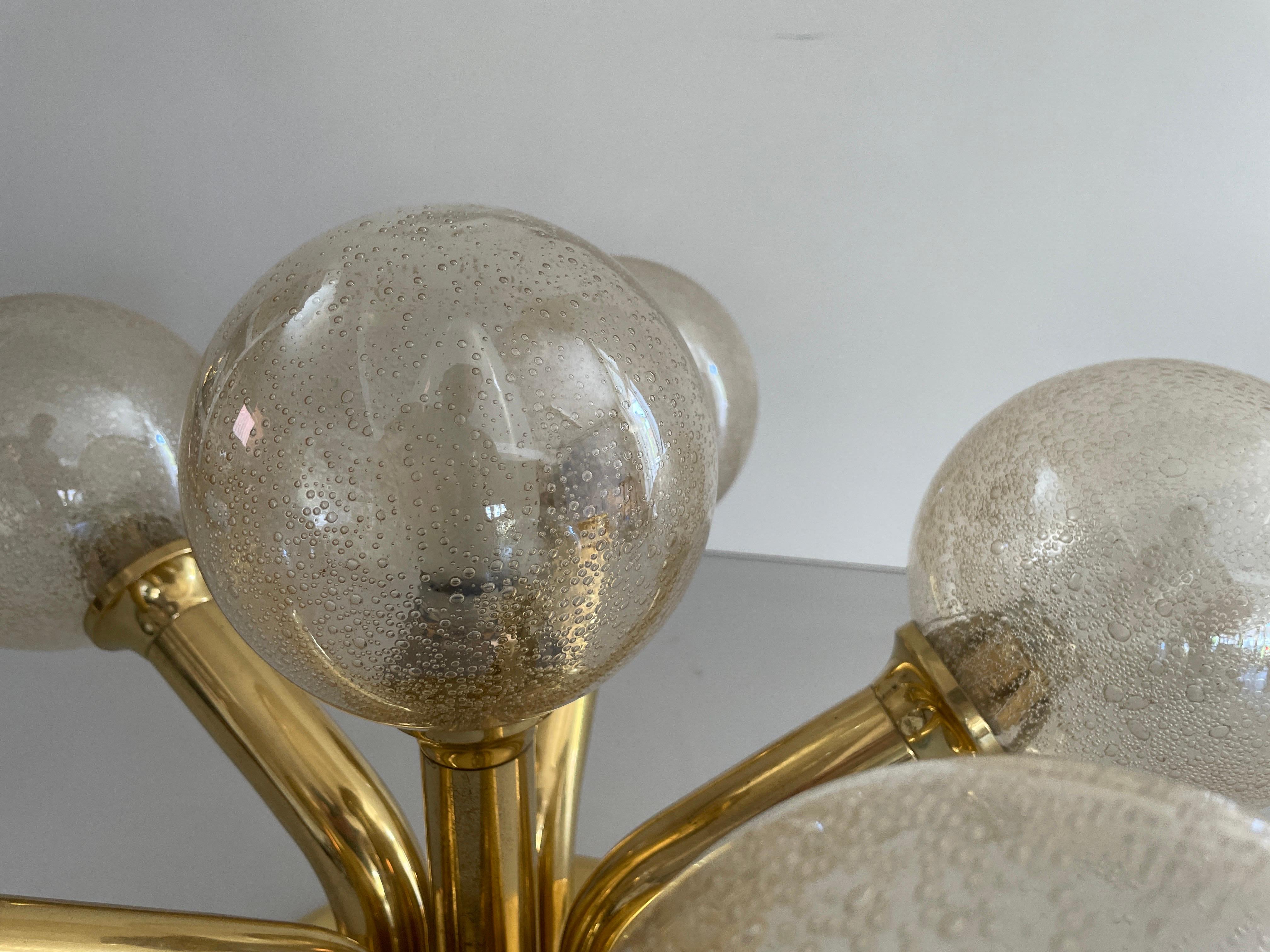 Lampada Atomic Flush Mount a 5 sfere con corpo in vetro e ottone, anni '60, Germania In condizioni ottime in vendita a Hagenbach, DE