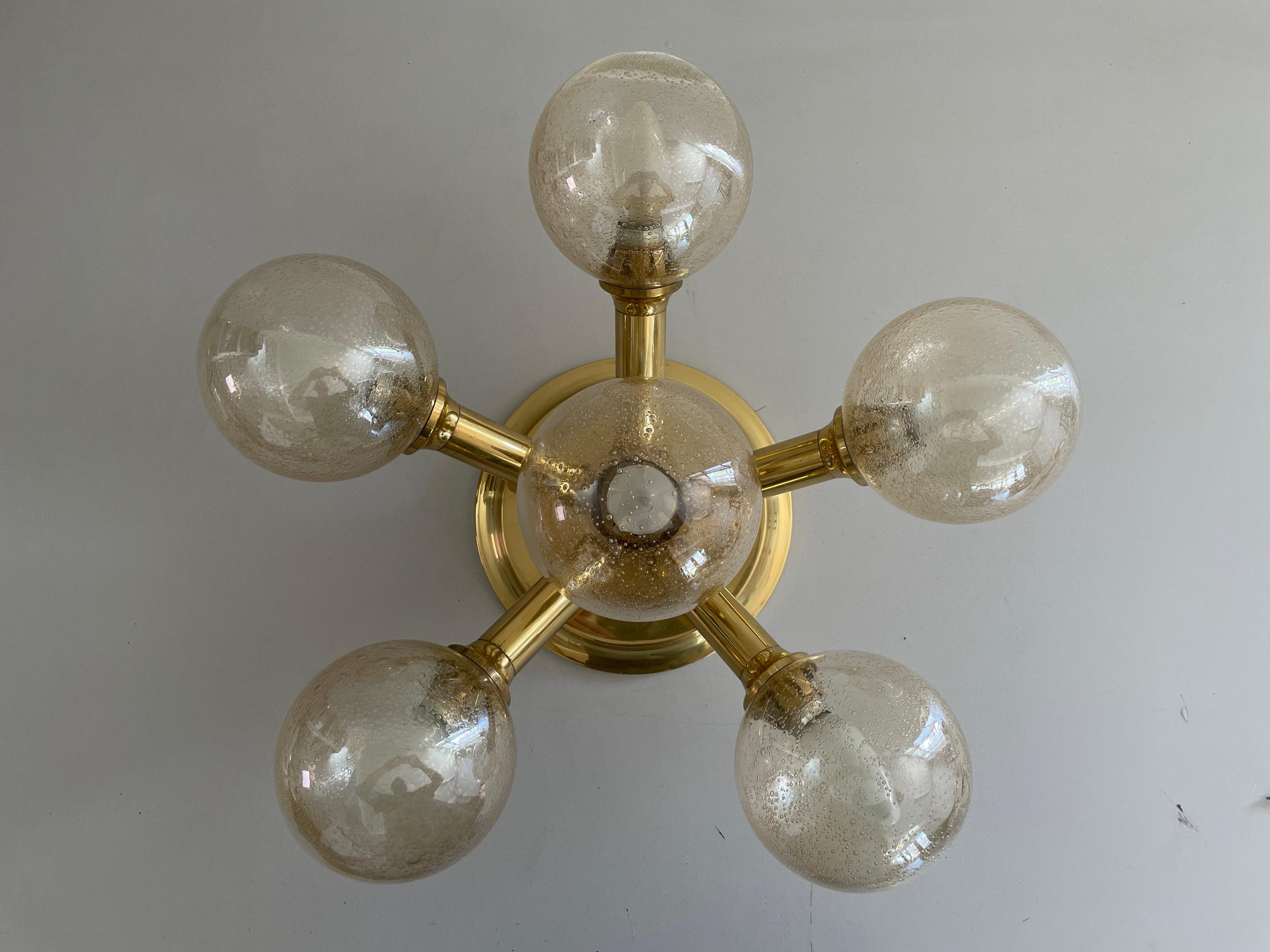 Lampada Atomic Flush Mount a 5 sfere con corpo in vetro e ottone, anni '60, Germania in vendita 1