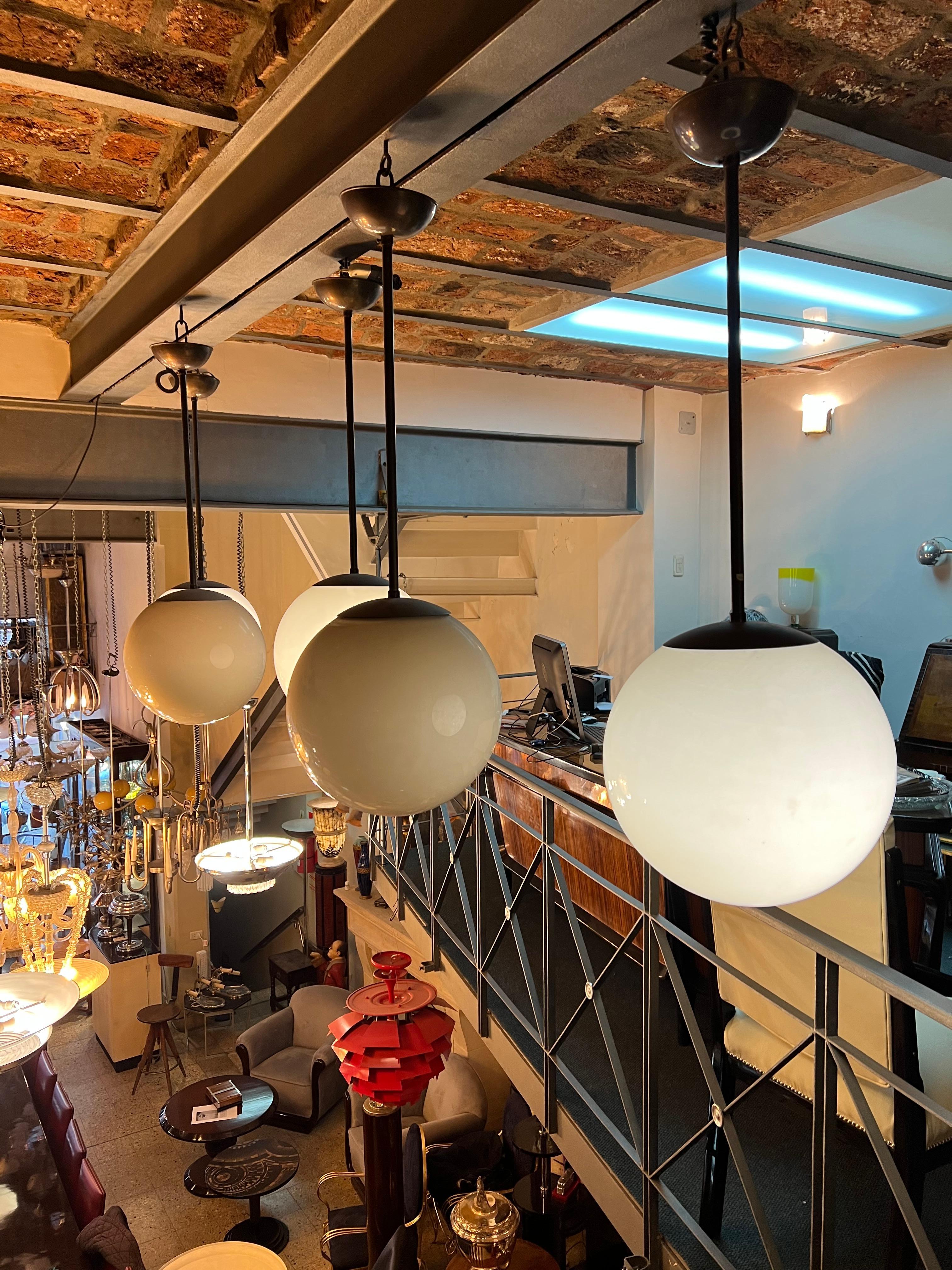 Allemand 5 lampes de bal du bâtiment du Kavanagh à Buenos Aires, Argentine, 1920, Bauhaus en vente