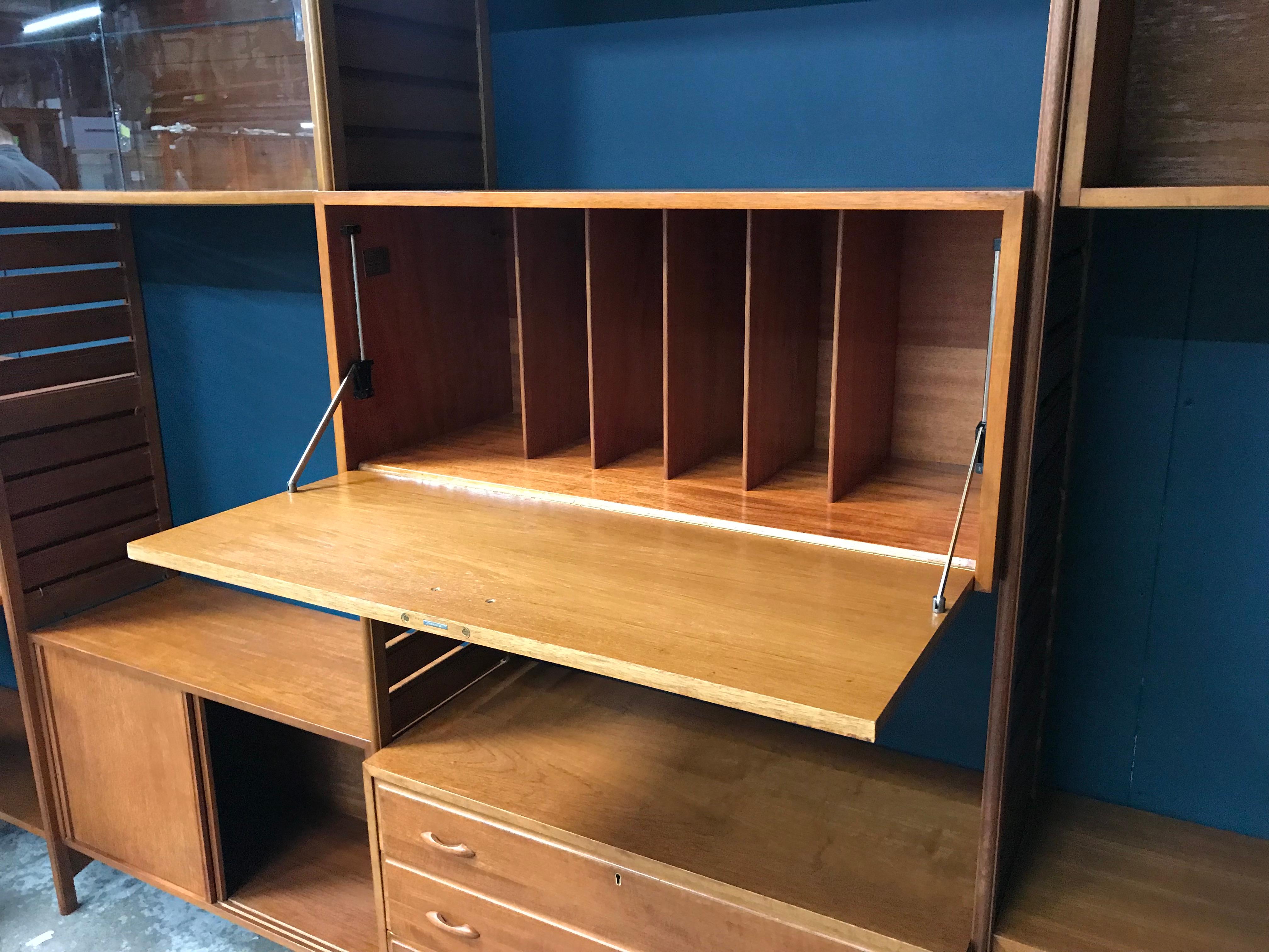 5-Bay Ladderax Teak Midcentury Shelving System by Robert Heal for Staples In Good Condition For Sale In Glasgow, GB