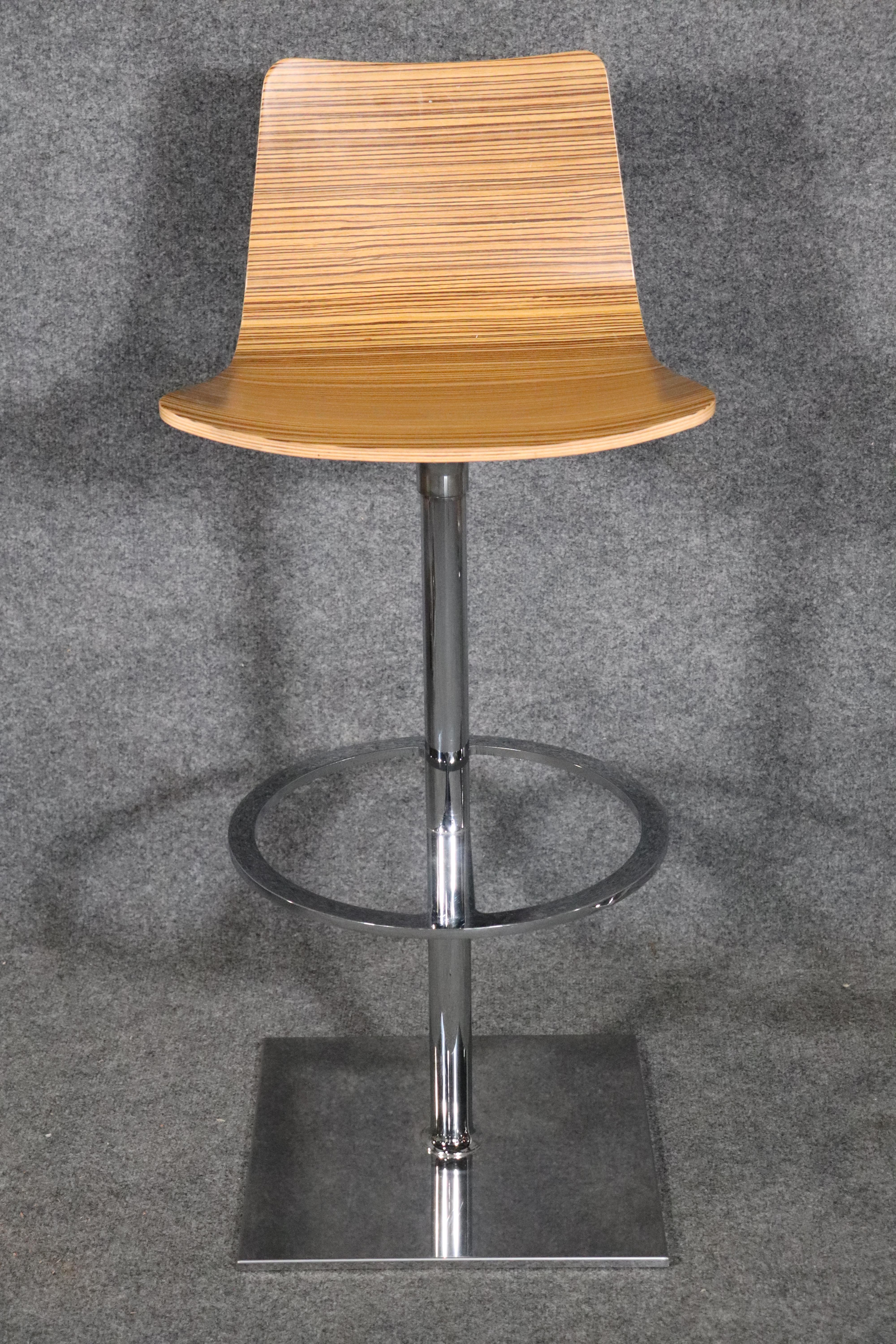 20th Century 5 Bentwood Midcentury Style Stools For Sale