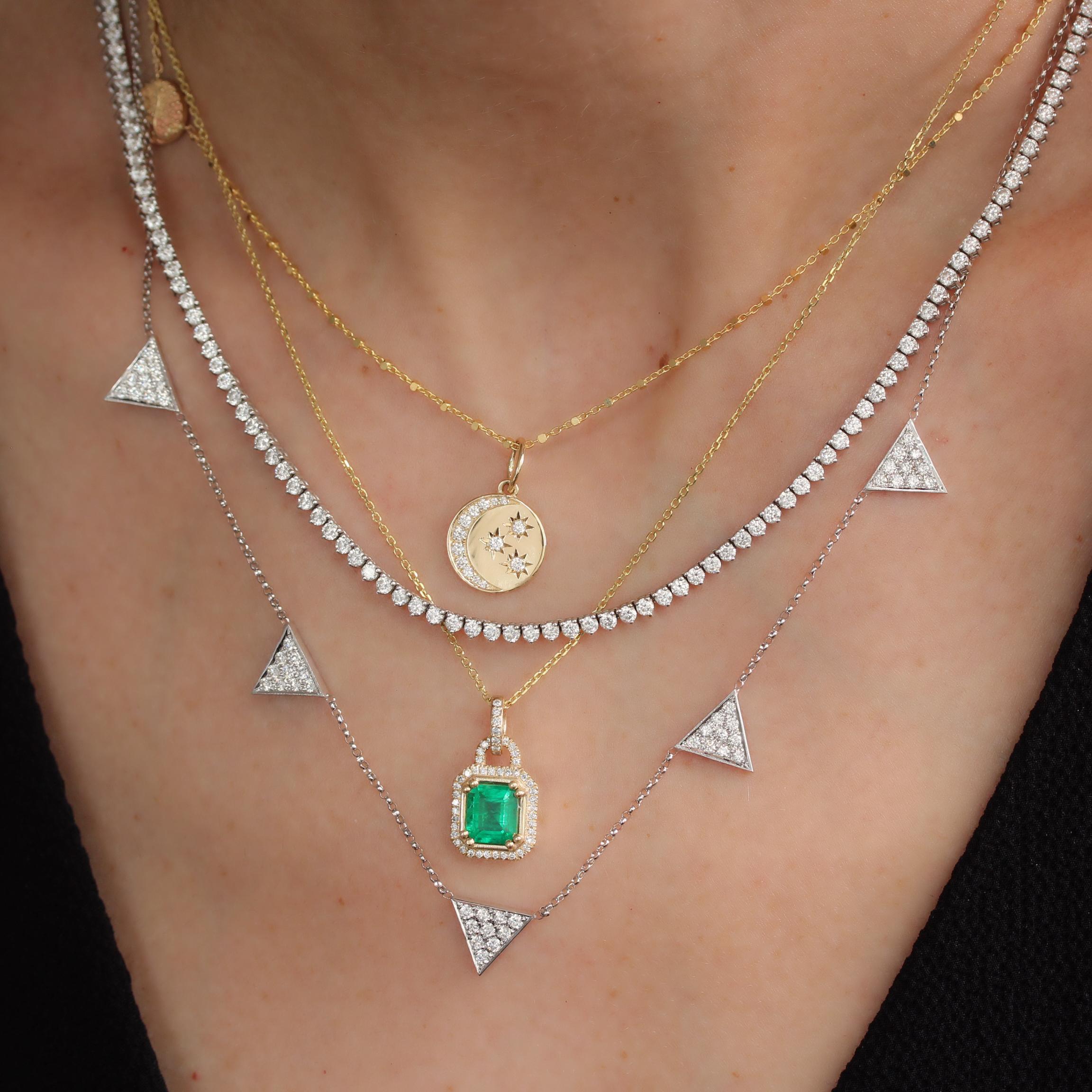 5 große Dreiecke Diamanten mit Pflasterung Moderne, zeitgenössische und ausgefallene Halskette (Rundschliff) im Angebot