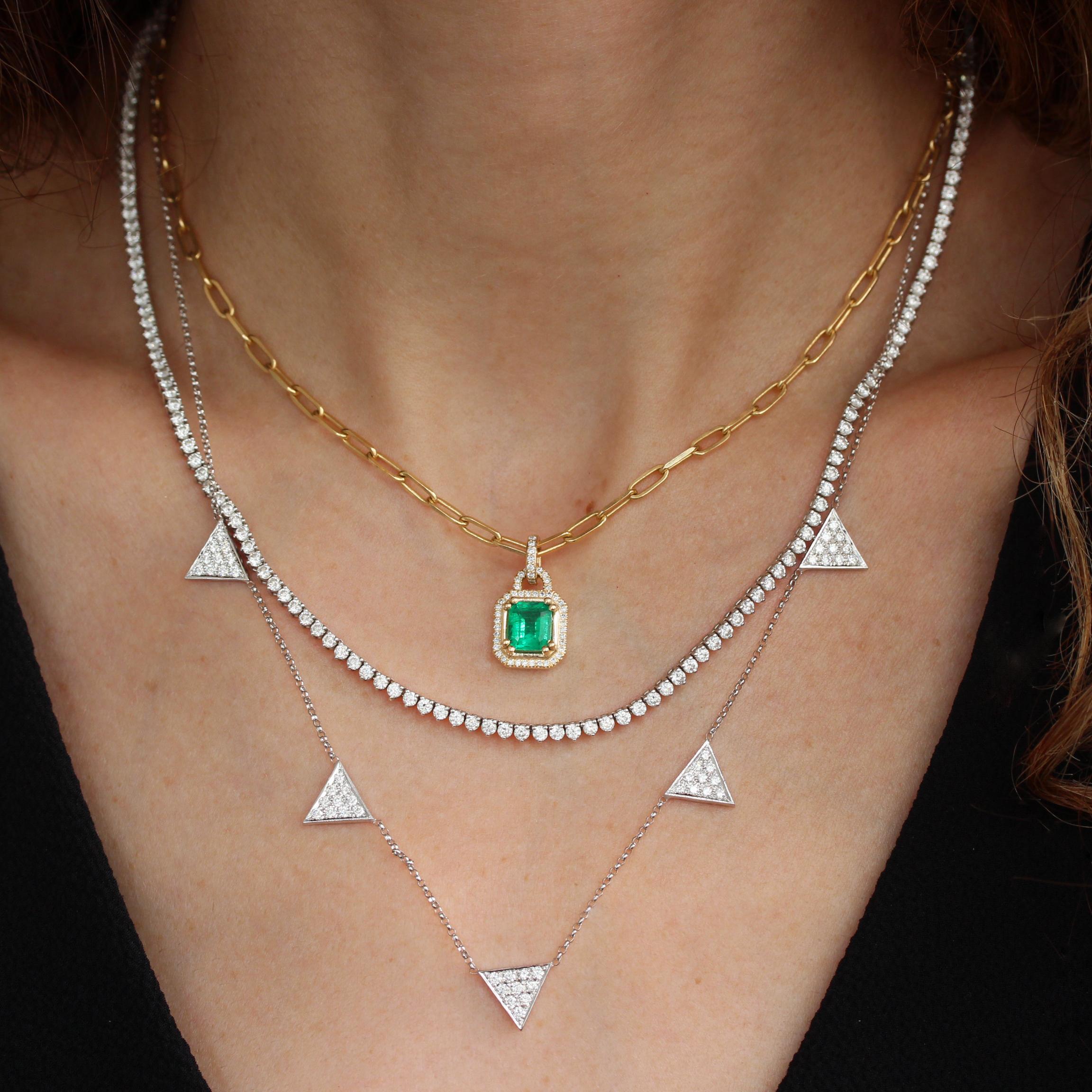5 Big Triangles pavés de diamants Collier Modern, Contemporary et Edgy  Neuf - En vente à Hertsliya, IL
