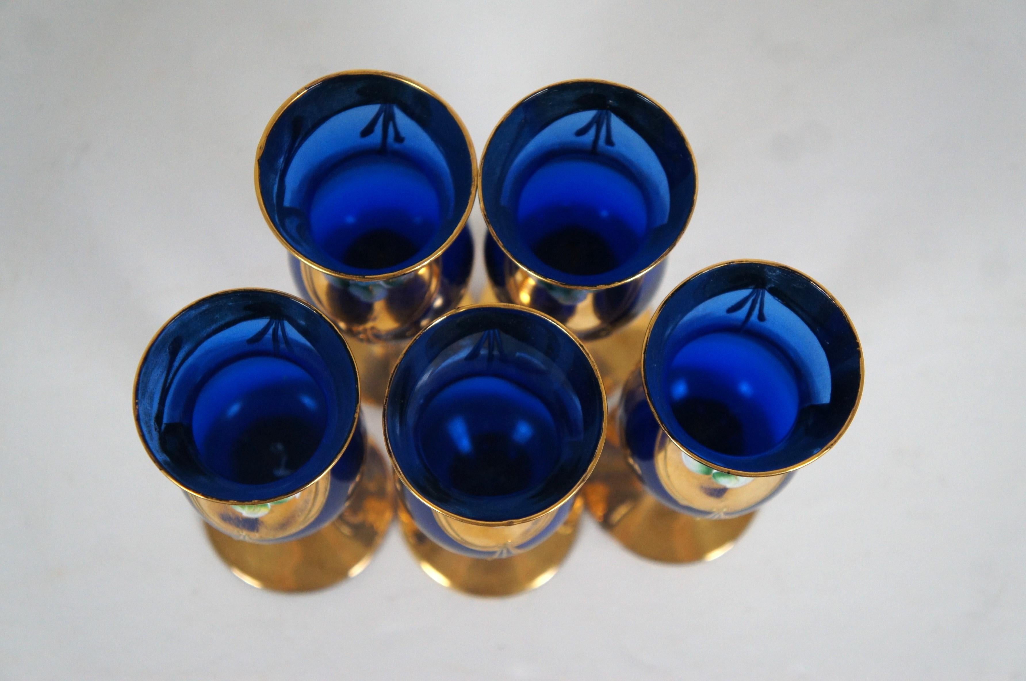 Vetro 5 Bicchieri da aperitivo cordiale cechi blu cobalto e smalto dorato da 6 pollici in vendita