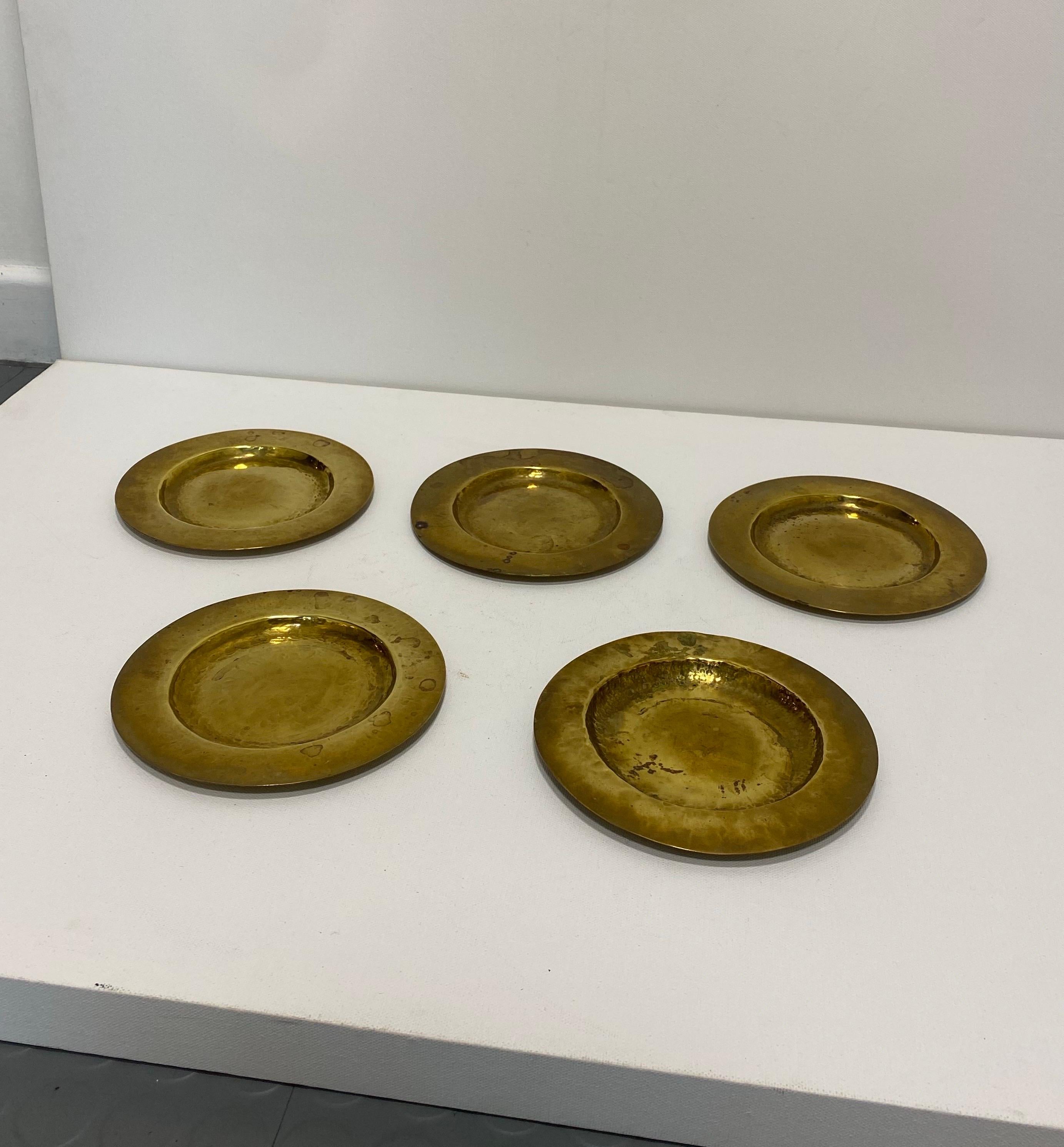 Mid-Century Modern 5 Plaques en laiton Table Hollywood Regency Vintage 1960s Desert Gold Art Nouveau en vente
