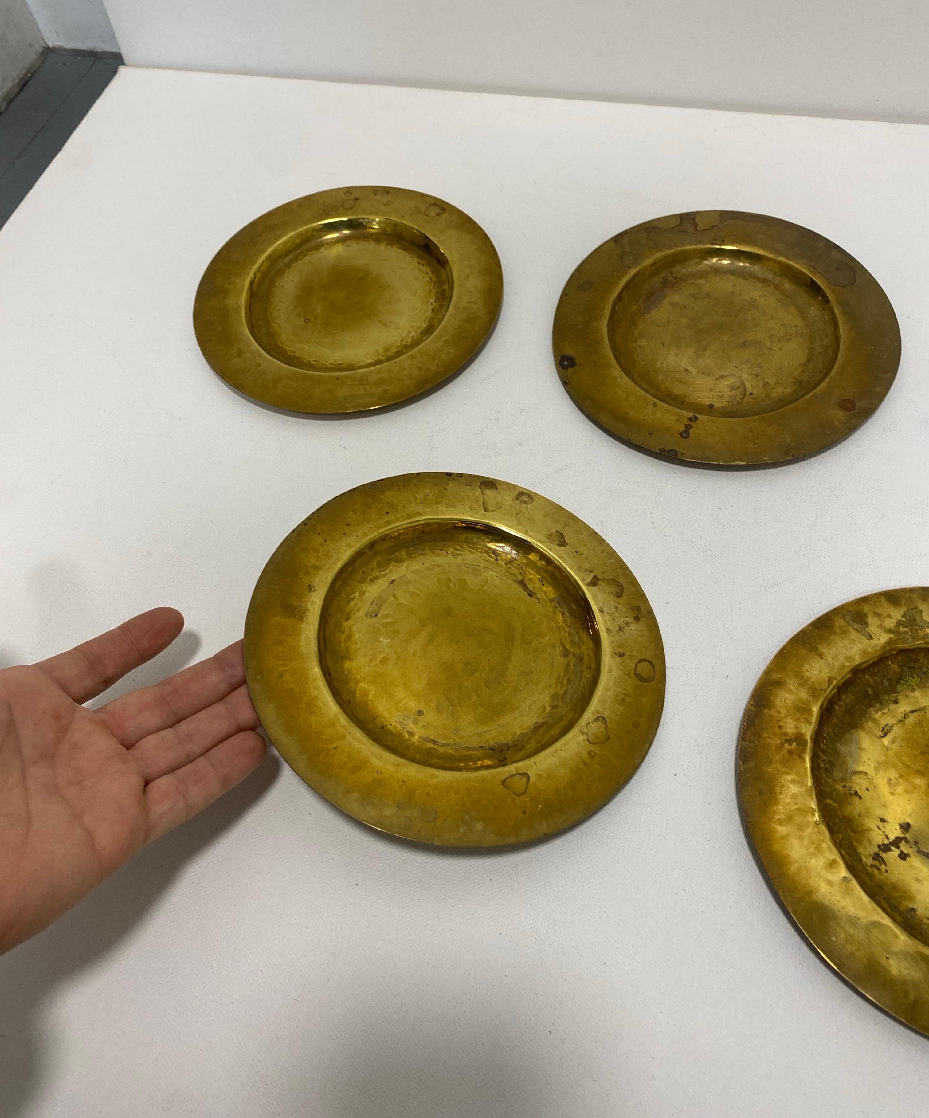 Martelé 5 Plaques en laiton Table Hollywood Regency Vintage 1960s Desert Gold Art Nouveau en vente