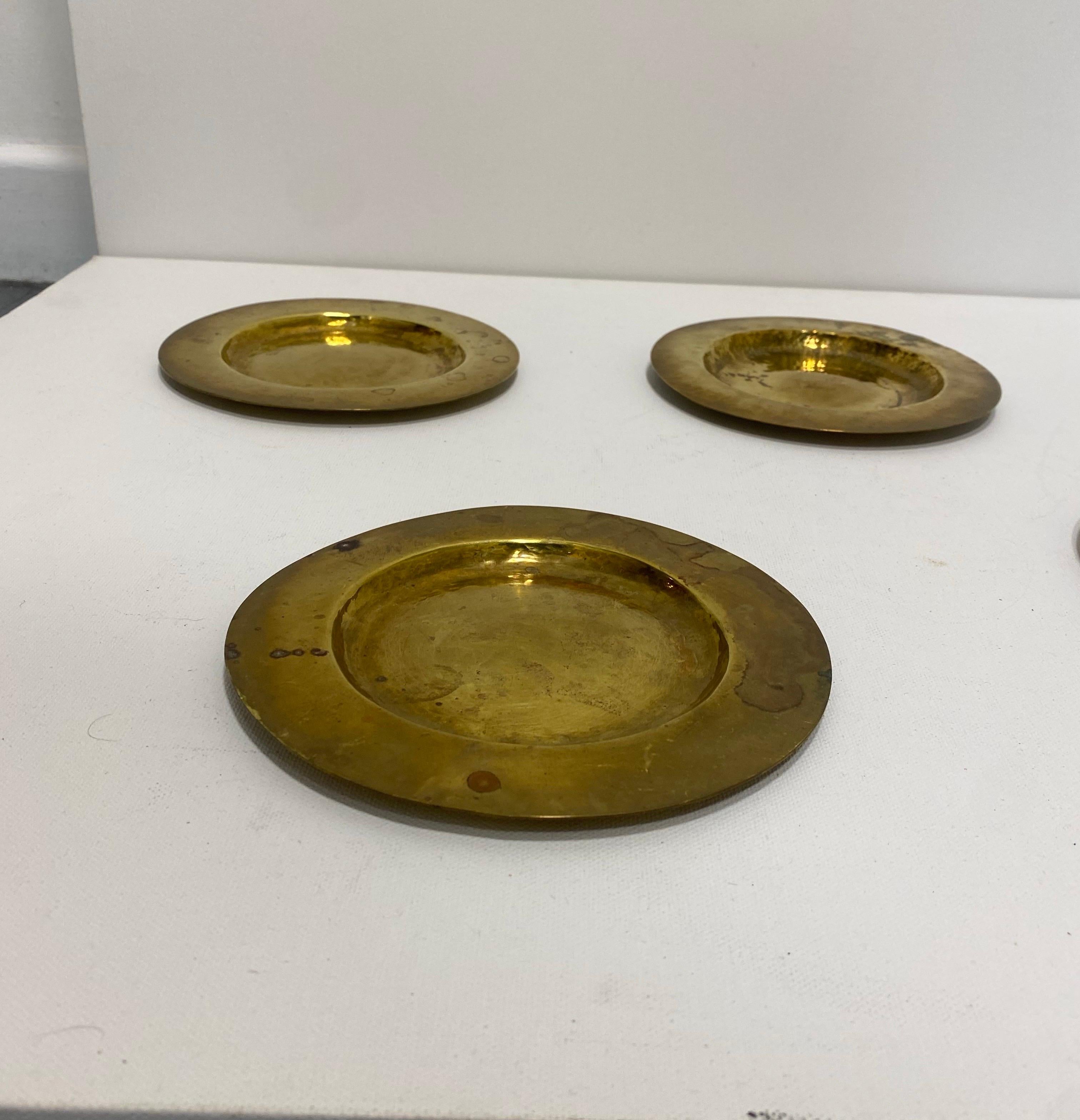 Laiton 5 Plaques en laiton Table Hollywood Regency Vintage 1960s Desert Gold Art Nouveau en vente