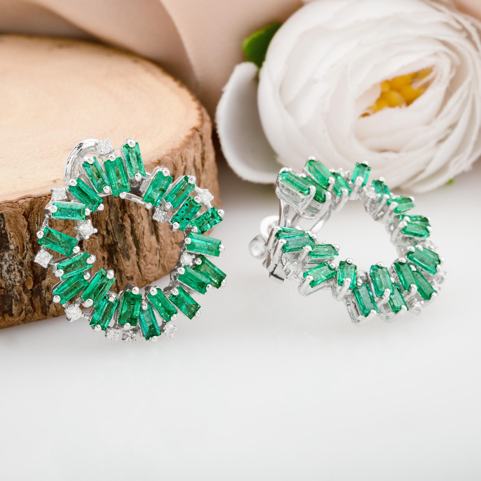 5 Carat Baguette Emerald Hoop Earrings 0.30 Carat Diamond 18 Karat White Gold (Moderne) im Angebot