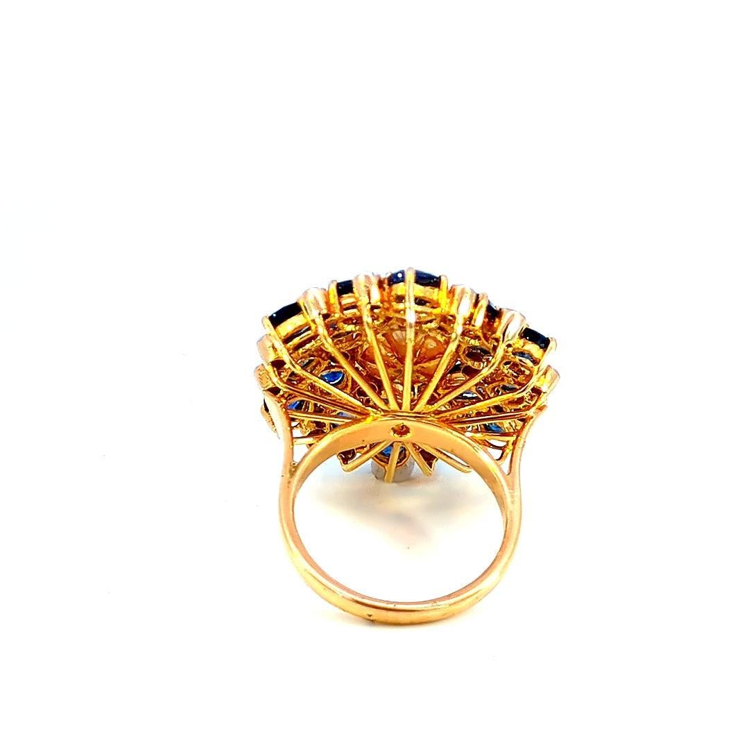 Taglio rotondo 5 Carat Blue Sapphire Diamond Pearl 18K Gold Ring in vendita
