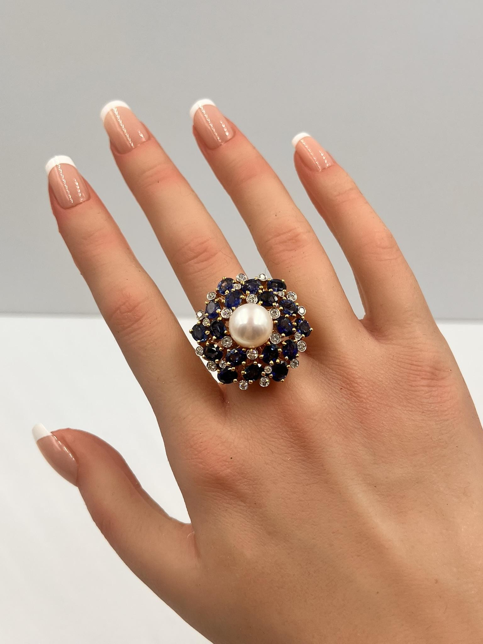 Donna 5 Carat Blue Sapphire Diamond Pearl 18K Gold Ring in vendita