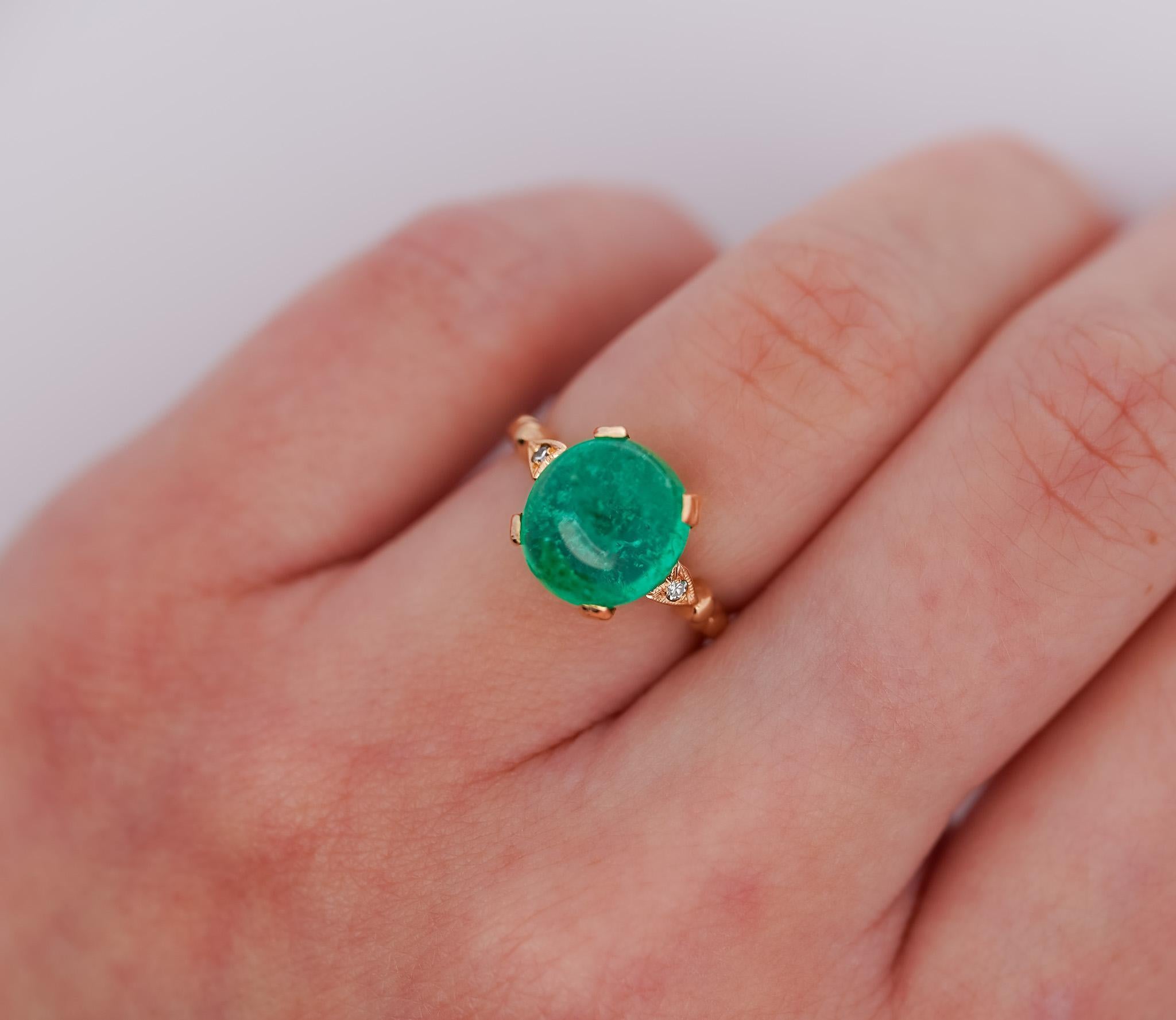 5 Carat Cabochon-Cut Colombian Emerald & Diamond Ring 14K Emerald Ring In Good Condition In Miami, FL