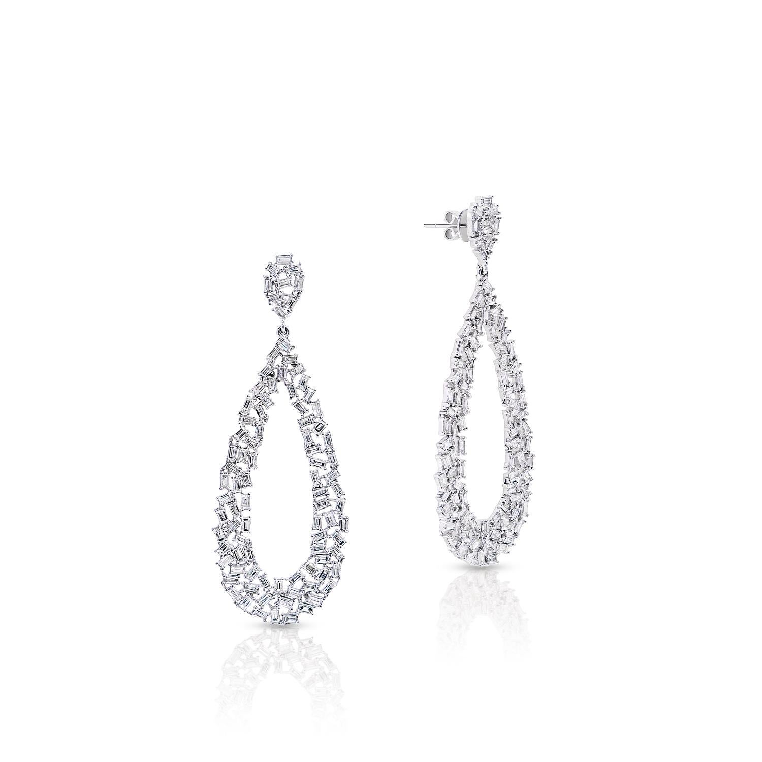 Diamond Hanging Earrings For Ladies:

Main Diamonds:
Carat Weight: 4.87 Carats
Shape: Combine Mix Shape (CMB)

Metal: 14 Karat White Gold
Style: Hanging Earrings

Total Carat Weight: 4.87 Carats