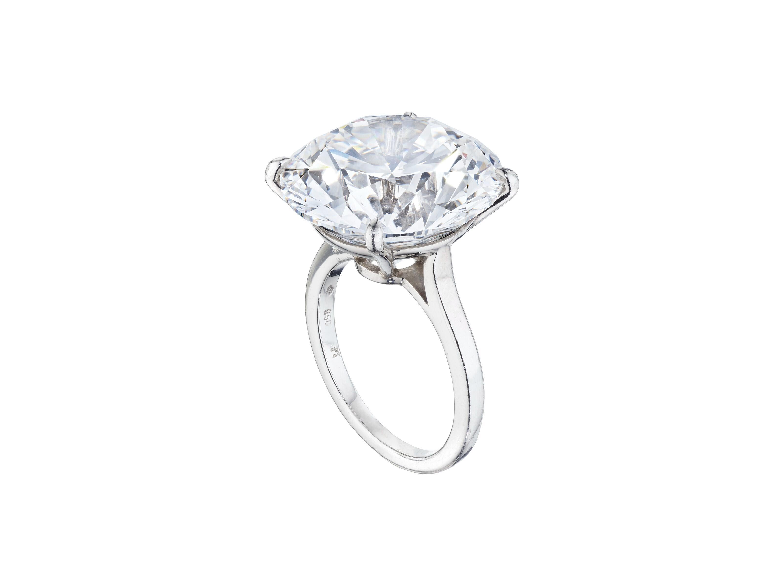 5-Karat lupenreiner Typ IIA runder Brillant-Diamantring  Ein Meisterwerk der Reinheit im Zustand „Neu“ im Angebot in Mumbai, IN