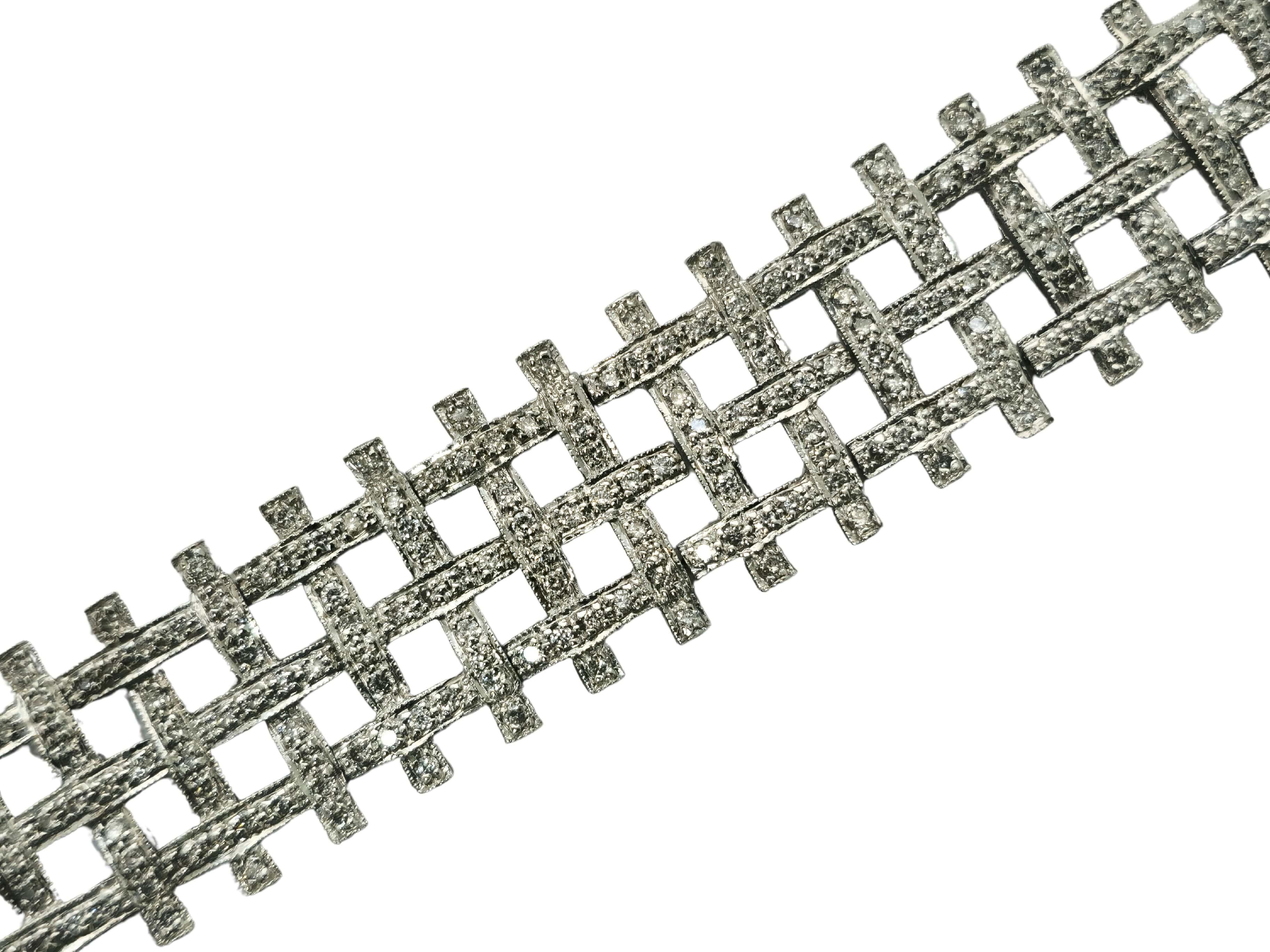 Discover unparalleled elegance with our 14k White Gold Diamond Necklace. Adorned with round-cut diamonds in SI-SI2 clarity and F-G color, this necklace boasts natural brilliance and sparkle. Crafted with 100% natural earth mined stones and certified