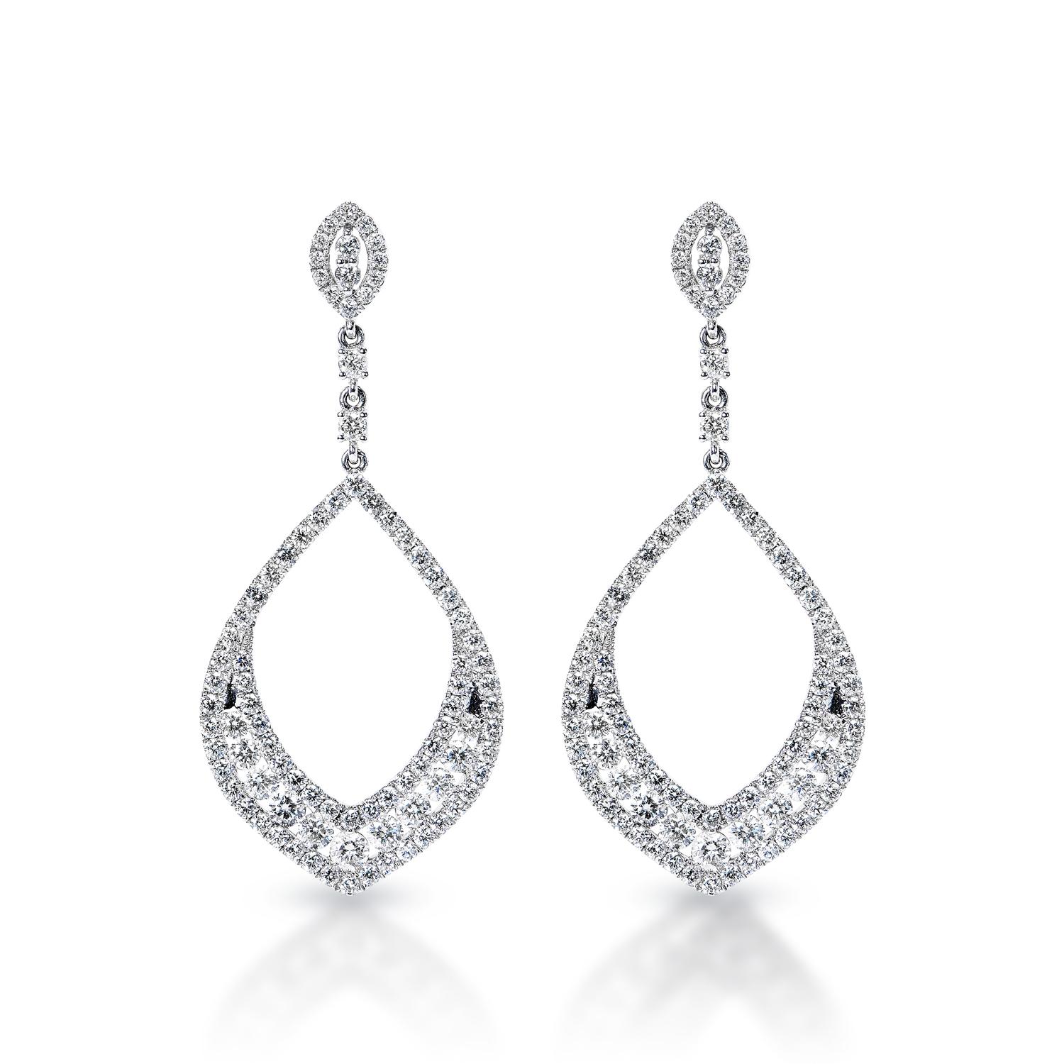 Diamant-Kronleuchter-Ohrringe für Damen:

Karatgewicht: 4,60 Karat
Metall: 14 Karat Weißgold
Stil: Ohrringe baumeln