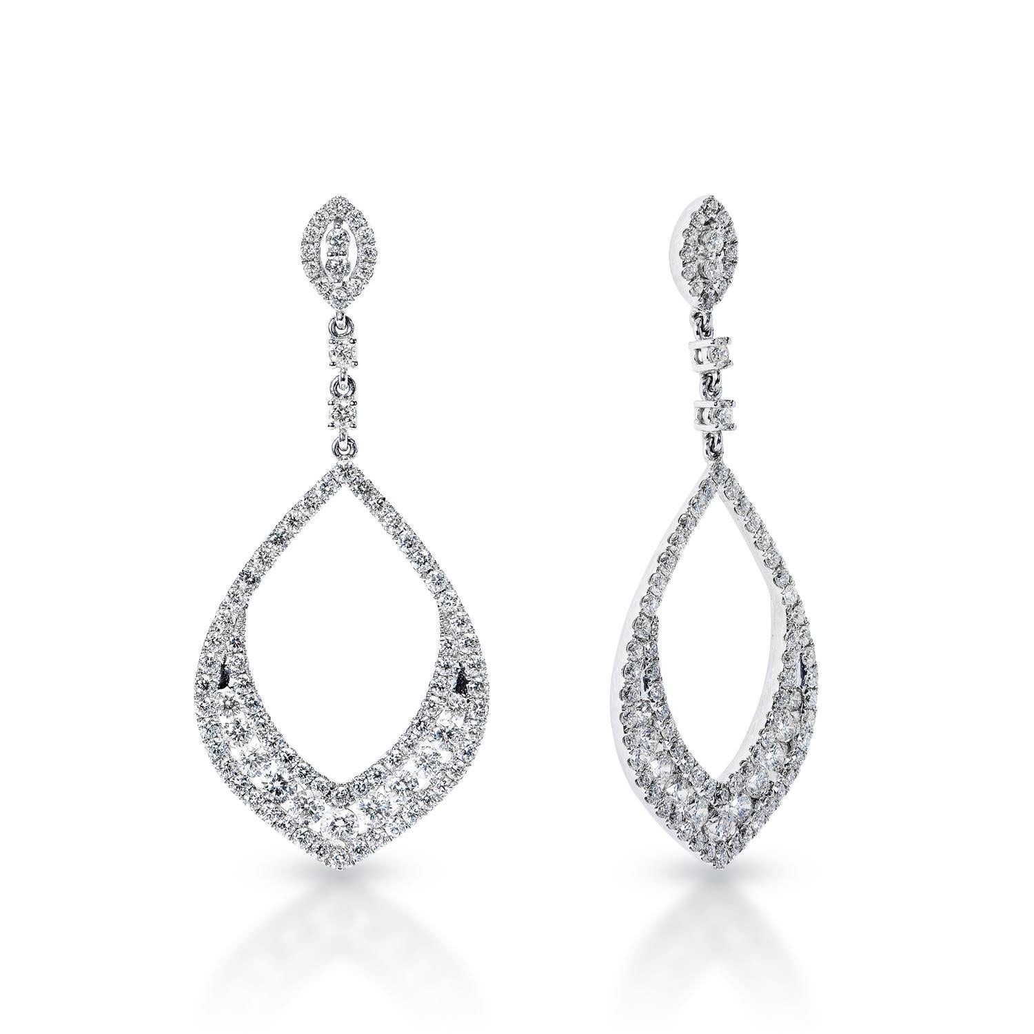 Taille ronde Boucles d'oreilles pendantes en diamant 5 carats certifié en vente