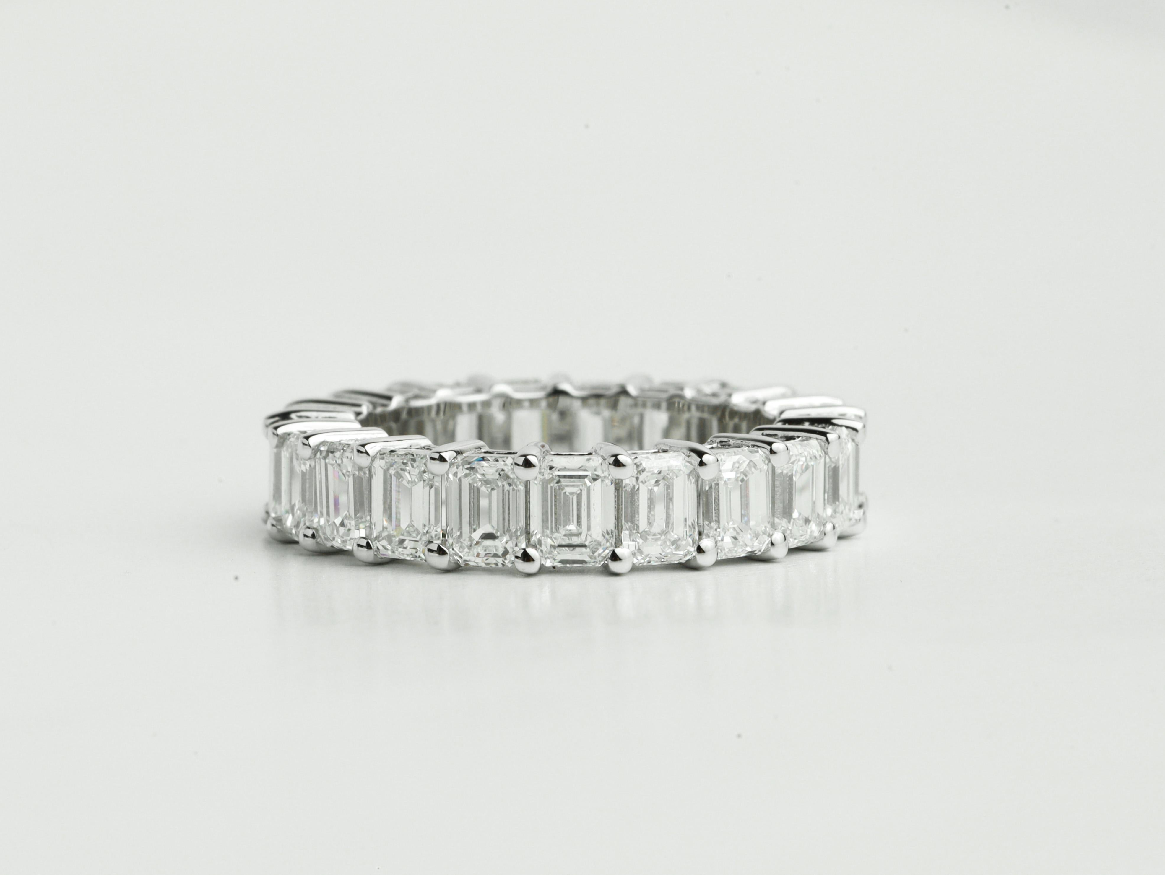Bague Art Déco diamant baguette serti illusion, 1.1 TCW F G VS Bague diamant


Disponible en or blanc 18k.

Le même design peut être réalisé avec d'autres pierres précieuses sur demande.

Détails du produit :

- Or massif

- Diamant de 5,06 carats (