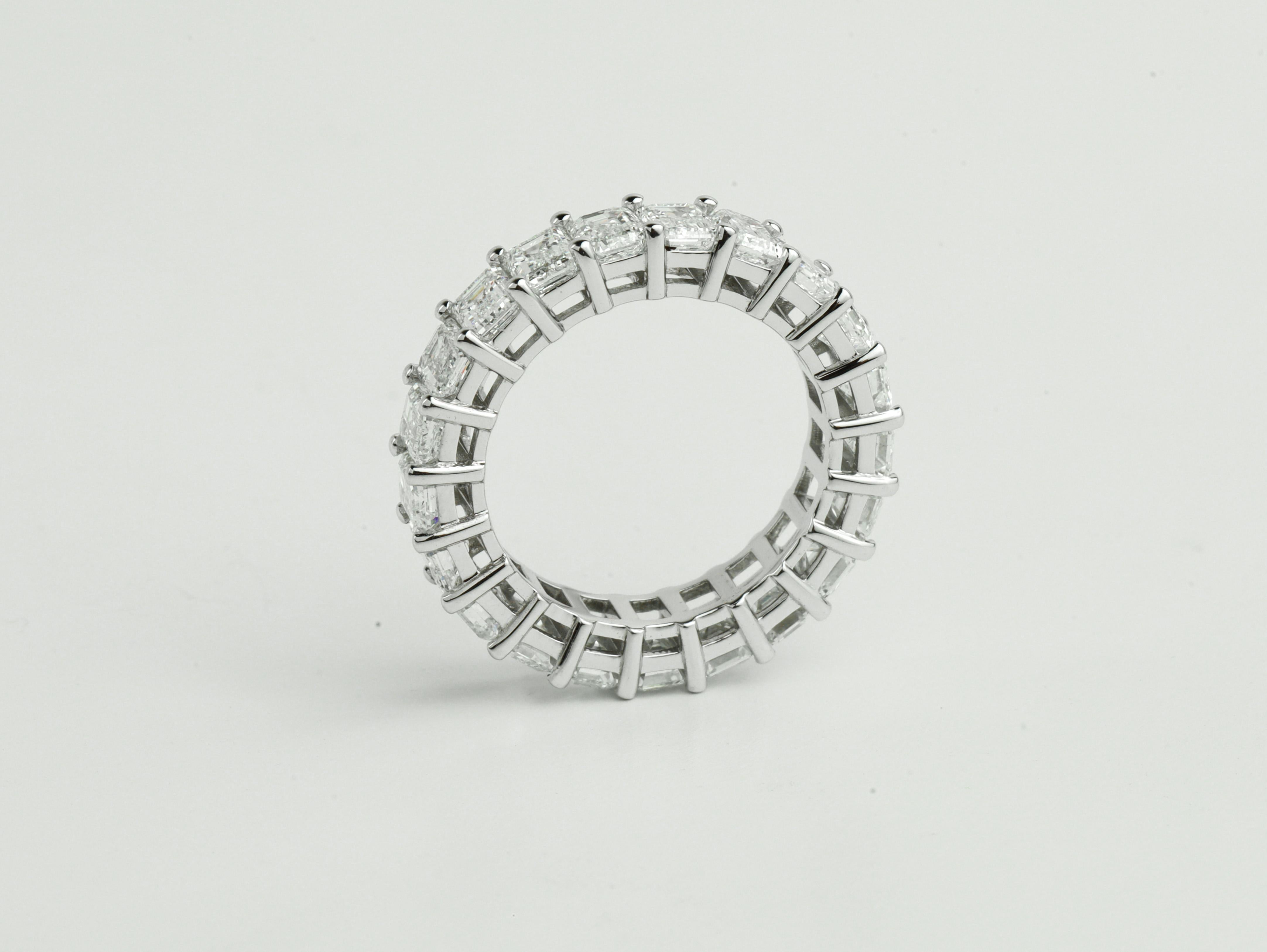 Art Deco 5ct Emerald-Cut Diamond Eternity Wedding Band in 18K White Gold – VS/F Clarity For Sale