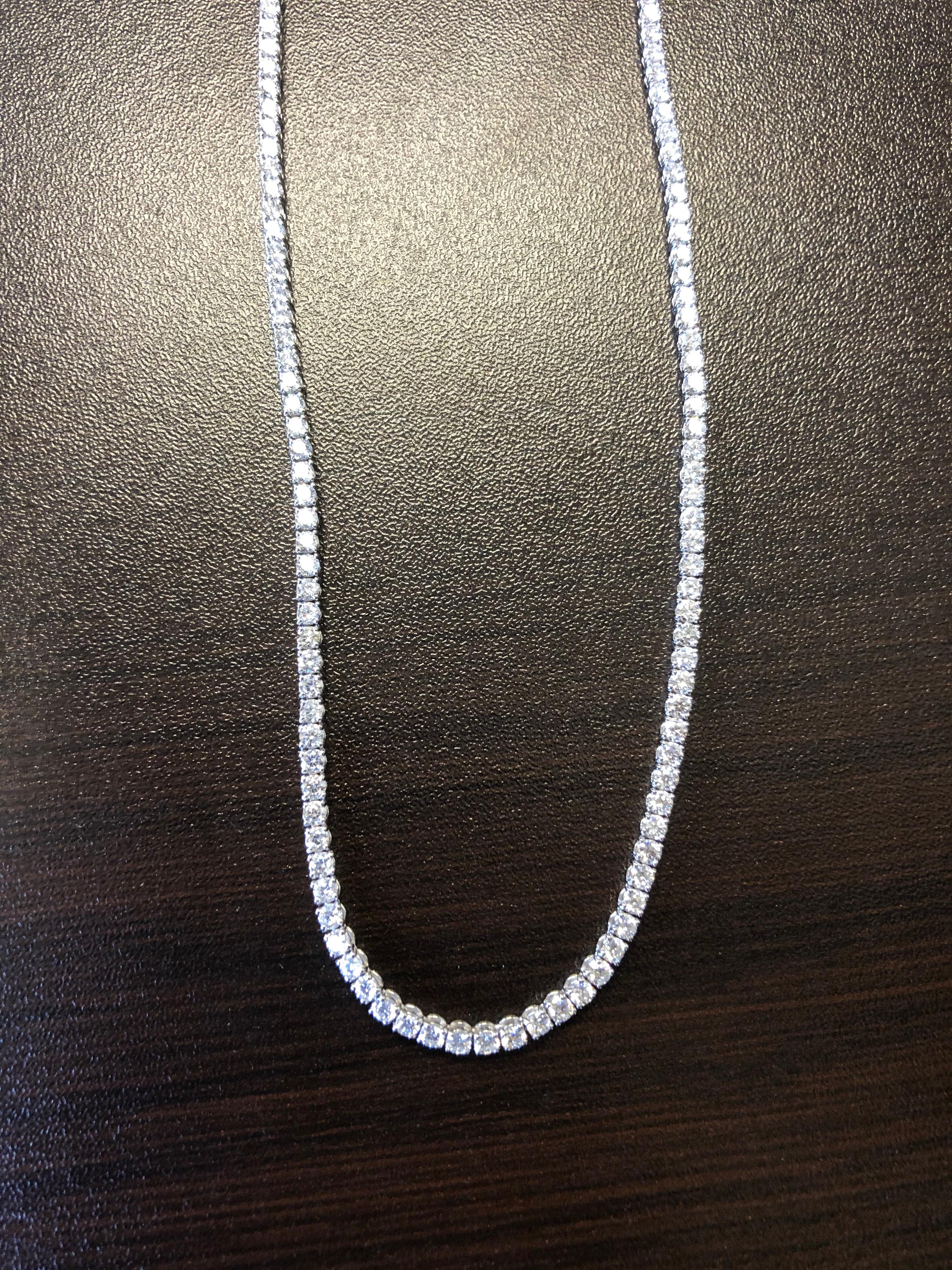 Moderne Collier en diamants de 5 carats à mi-chemin en vente